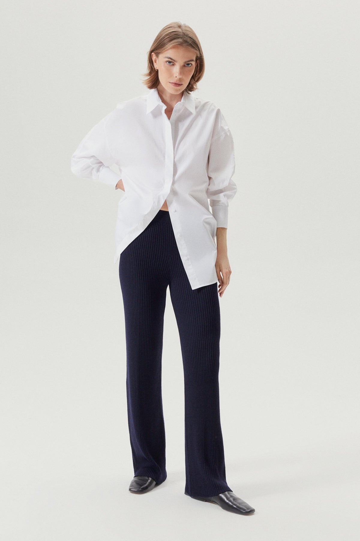 the merino wool ribbed pants x oxford blue