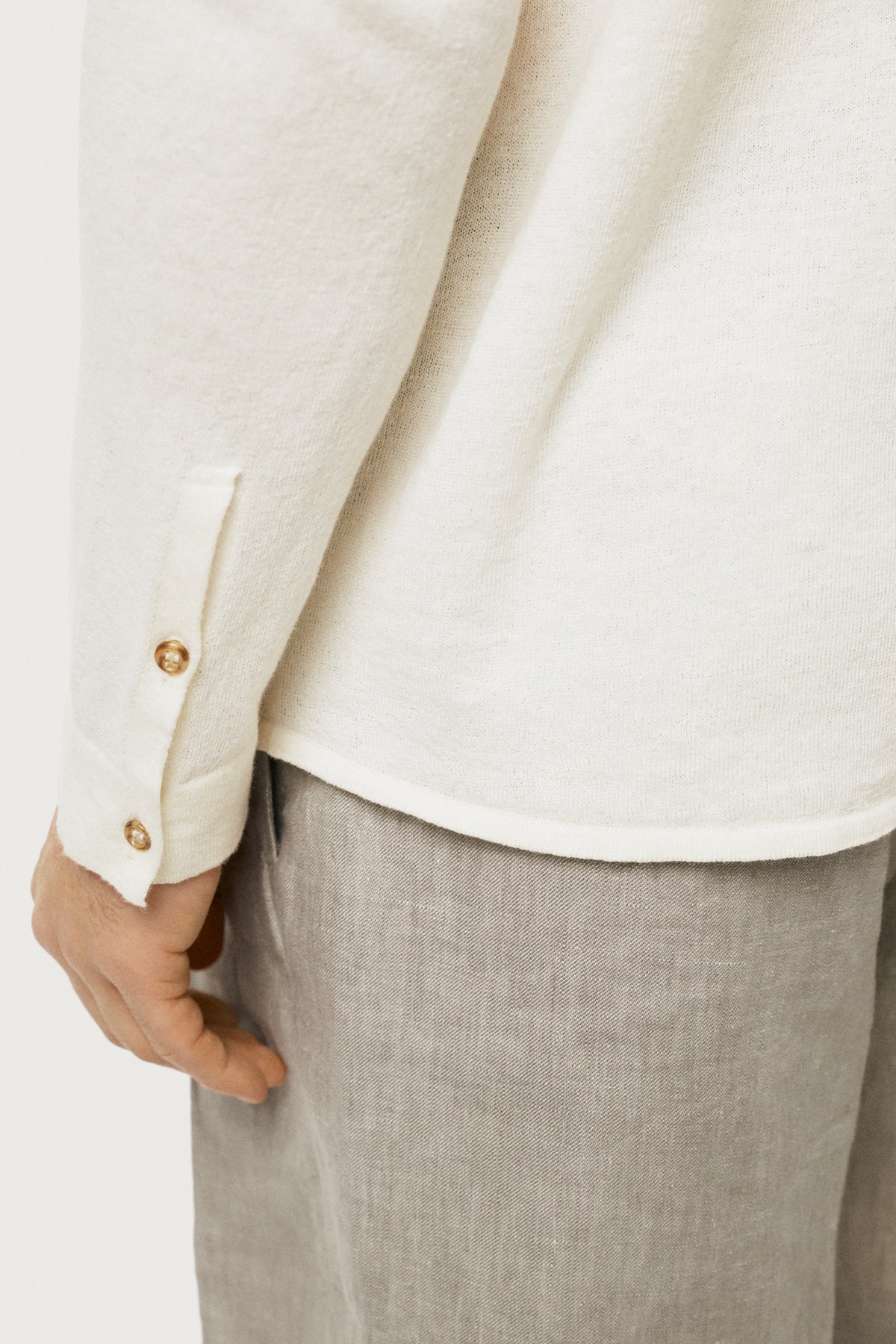La chemise en tricot en coton en lin