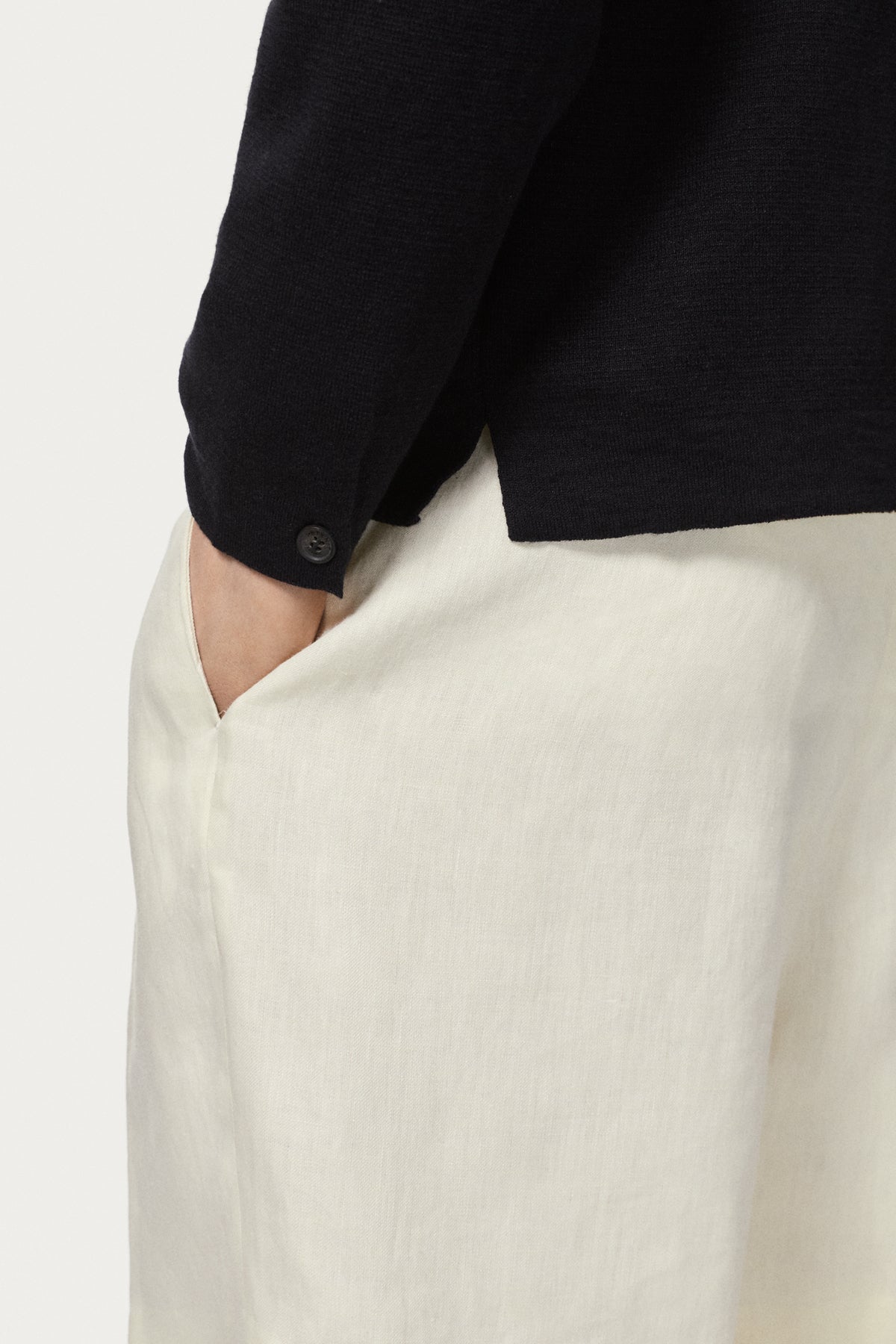 The Linen Cotton Lightweight Overshirt - black