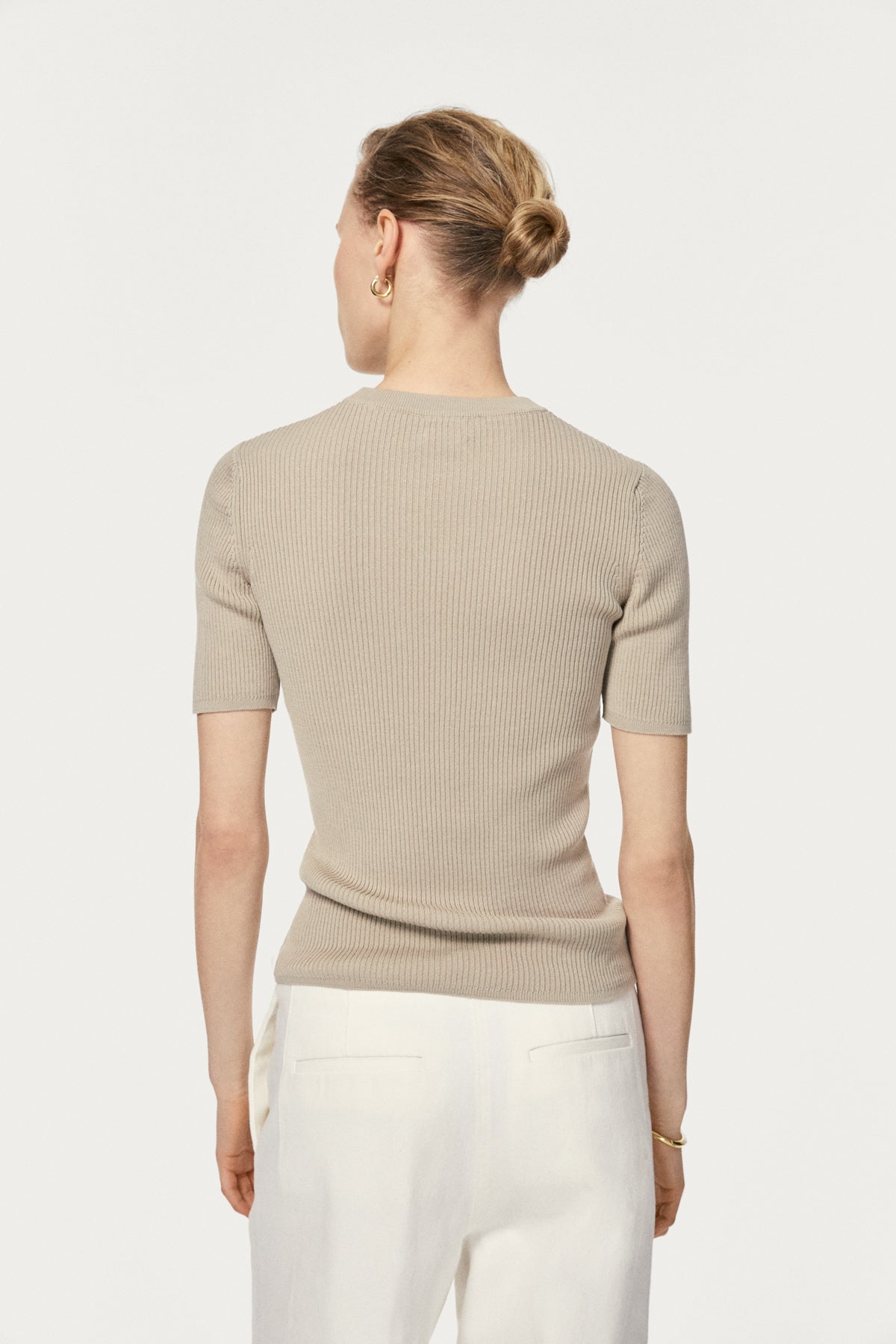 the organic cotton t-shirt wet sand