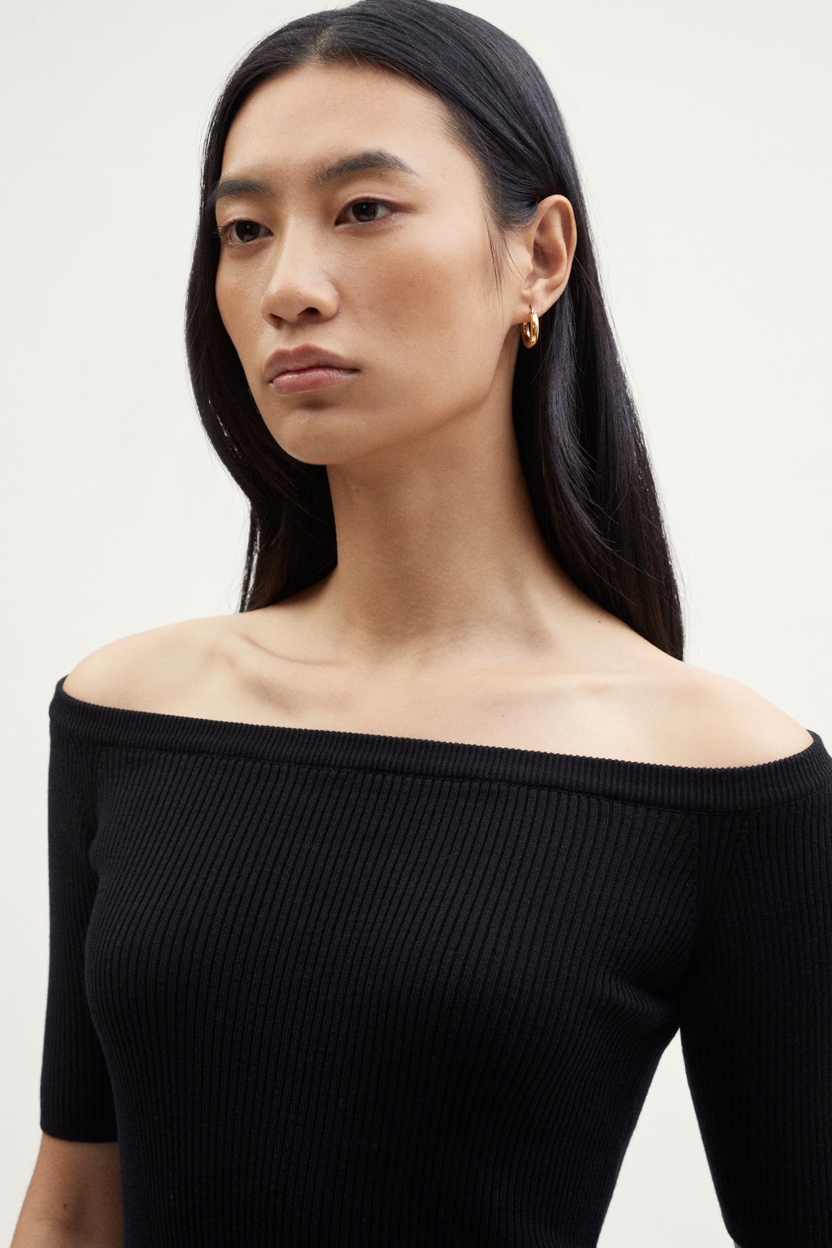 the organic cotton off the shoulder top black