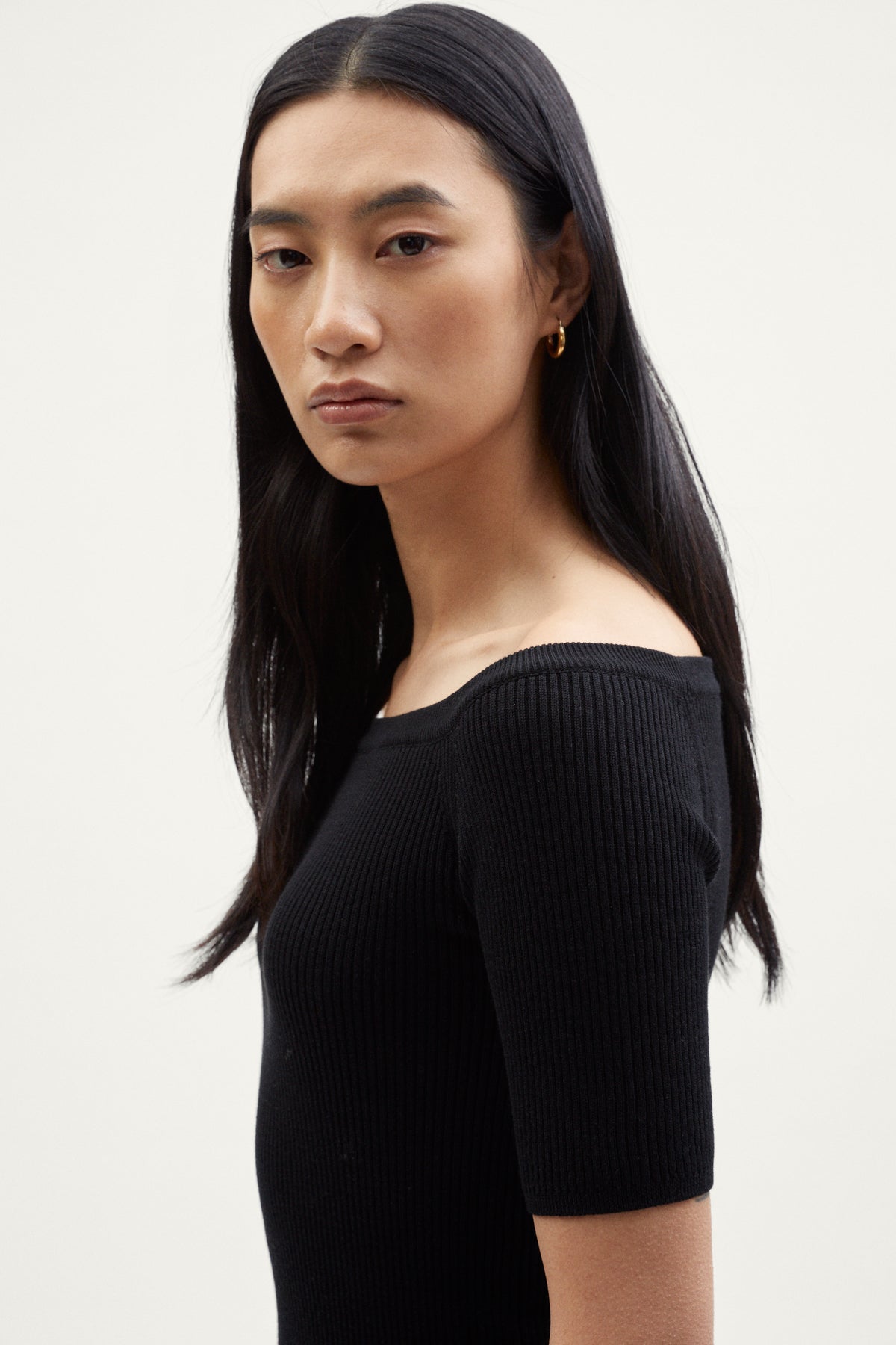the organic cotton off the shoulder top black
