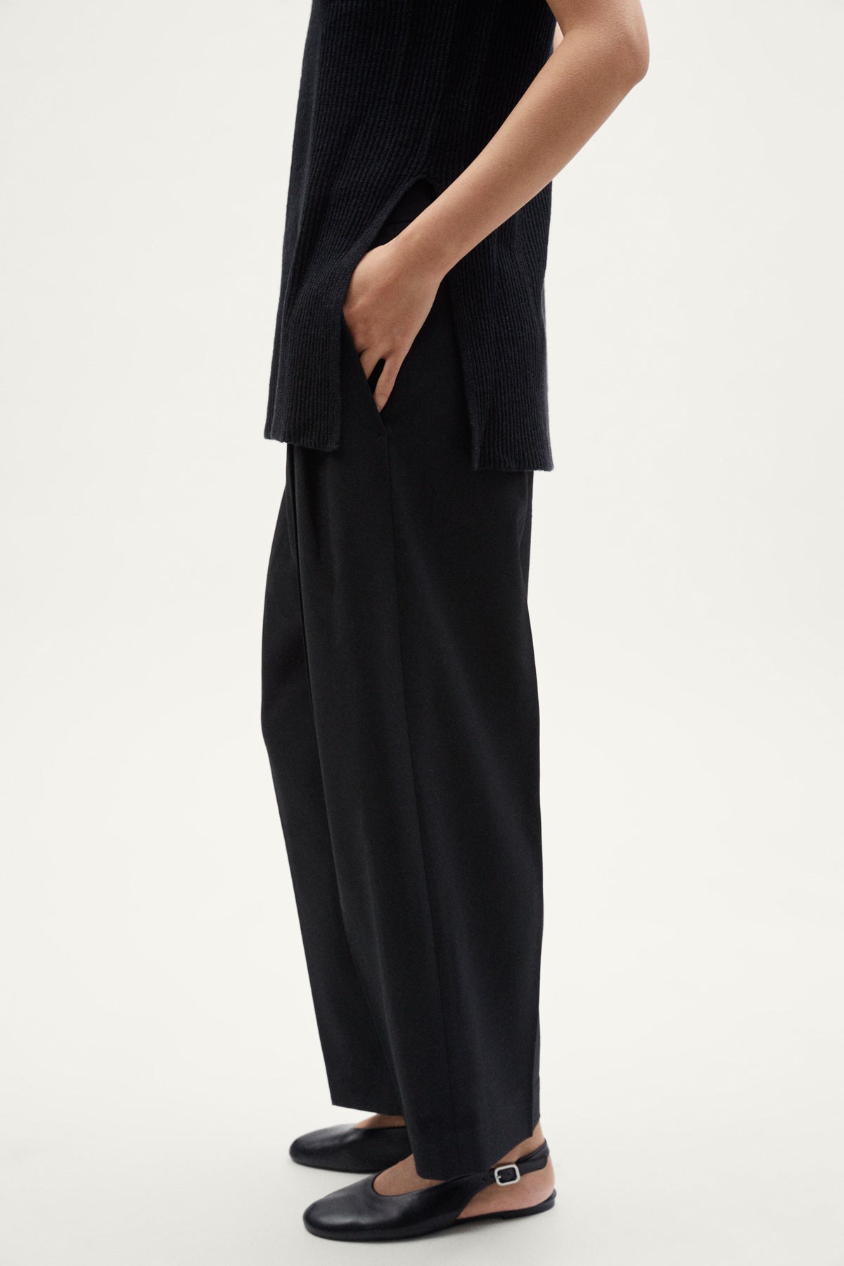 The Linen Cotton Ribbed Vest black