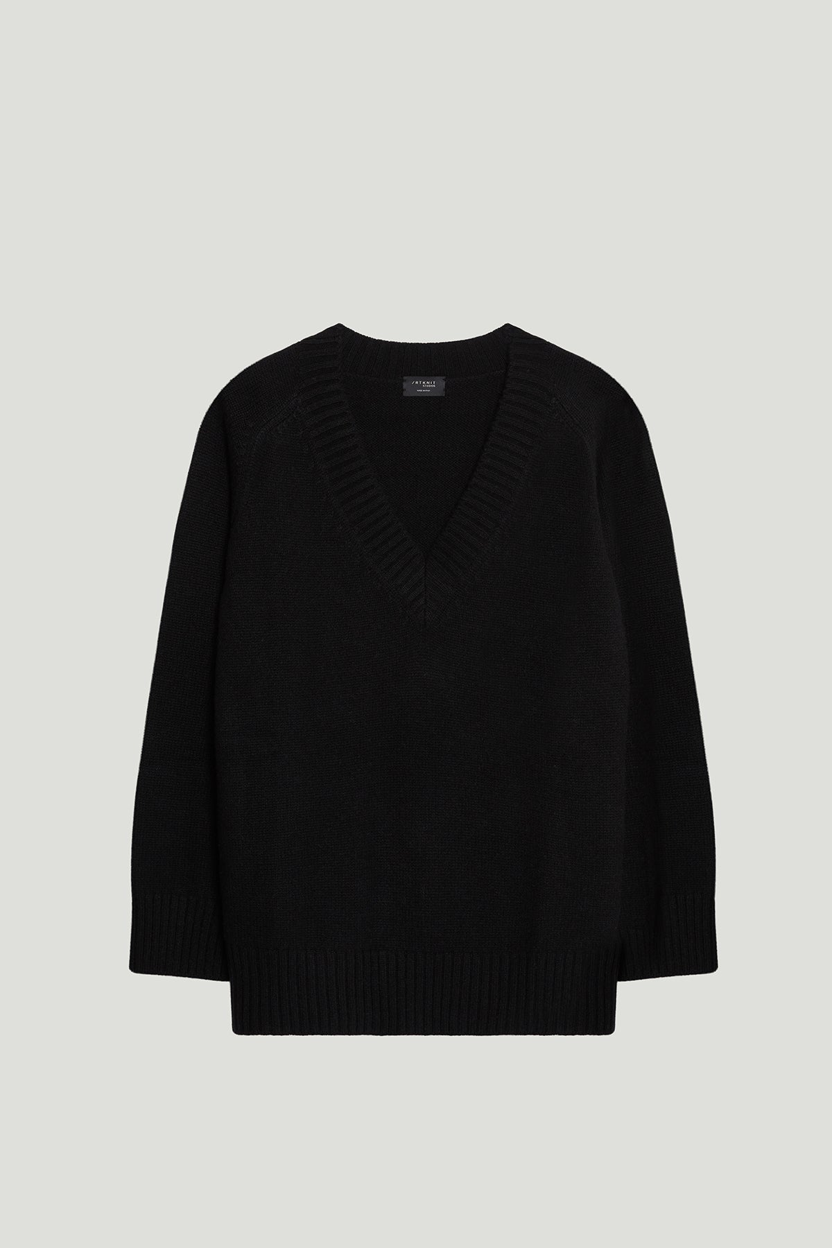 The ReCashmere V Neck - black