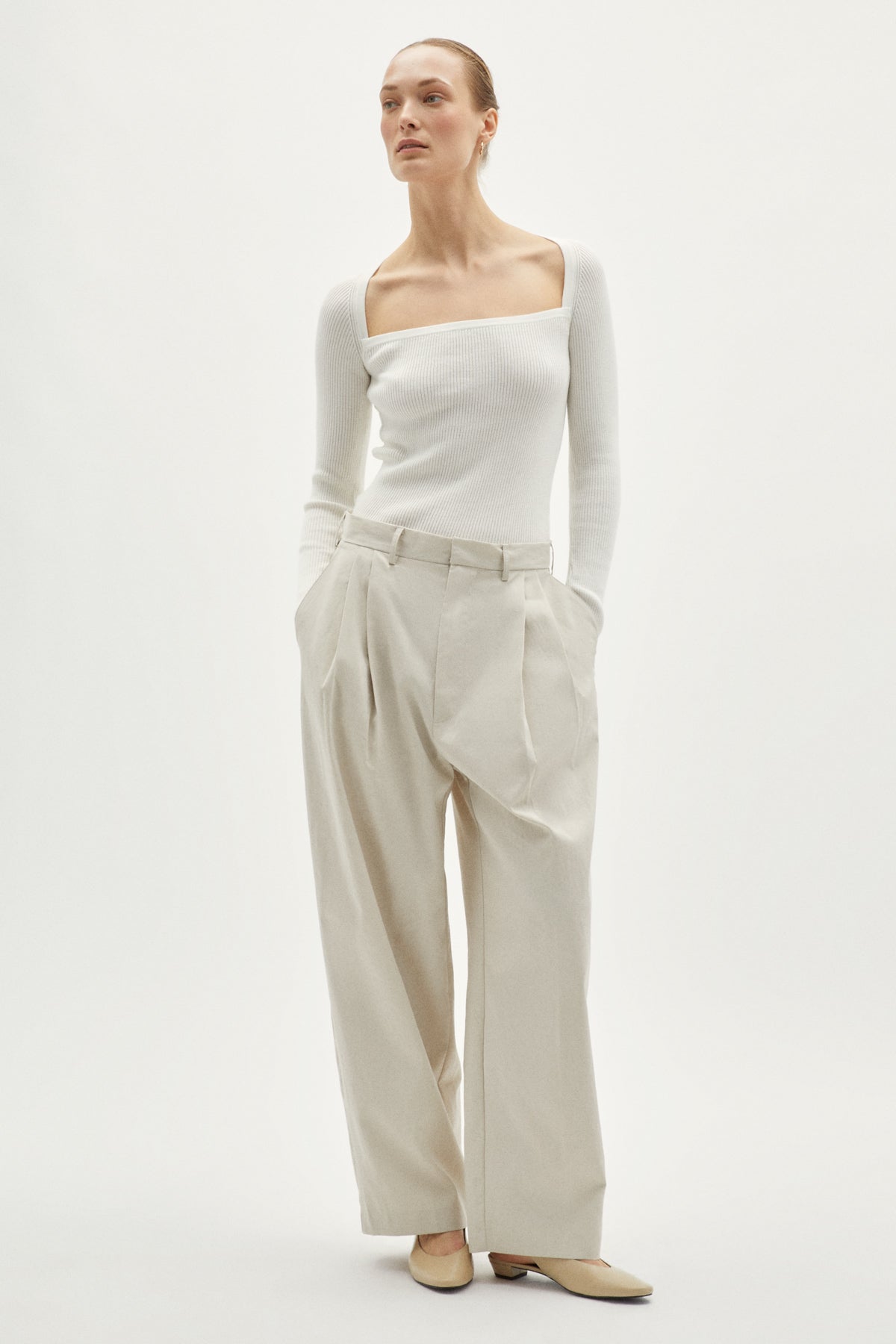 long sleeve ribbed top with special neckline milk white