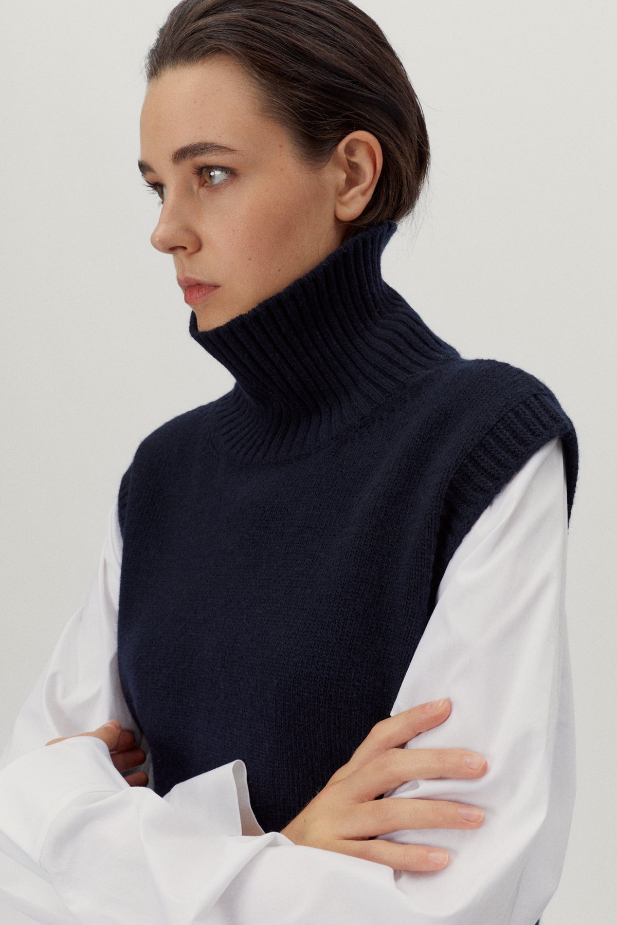 the high neck woolen vest blue navy