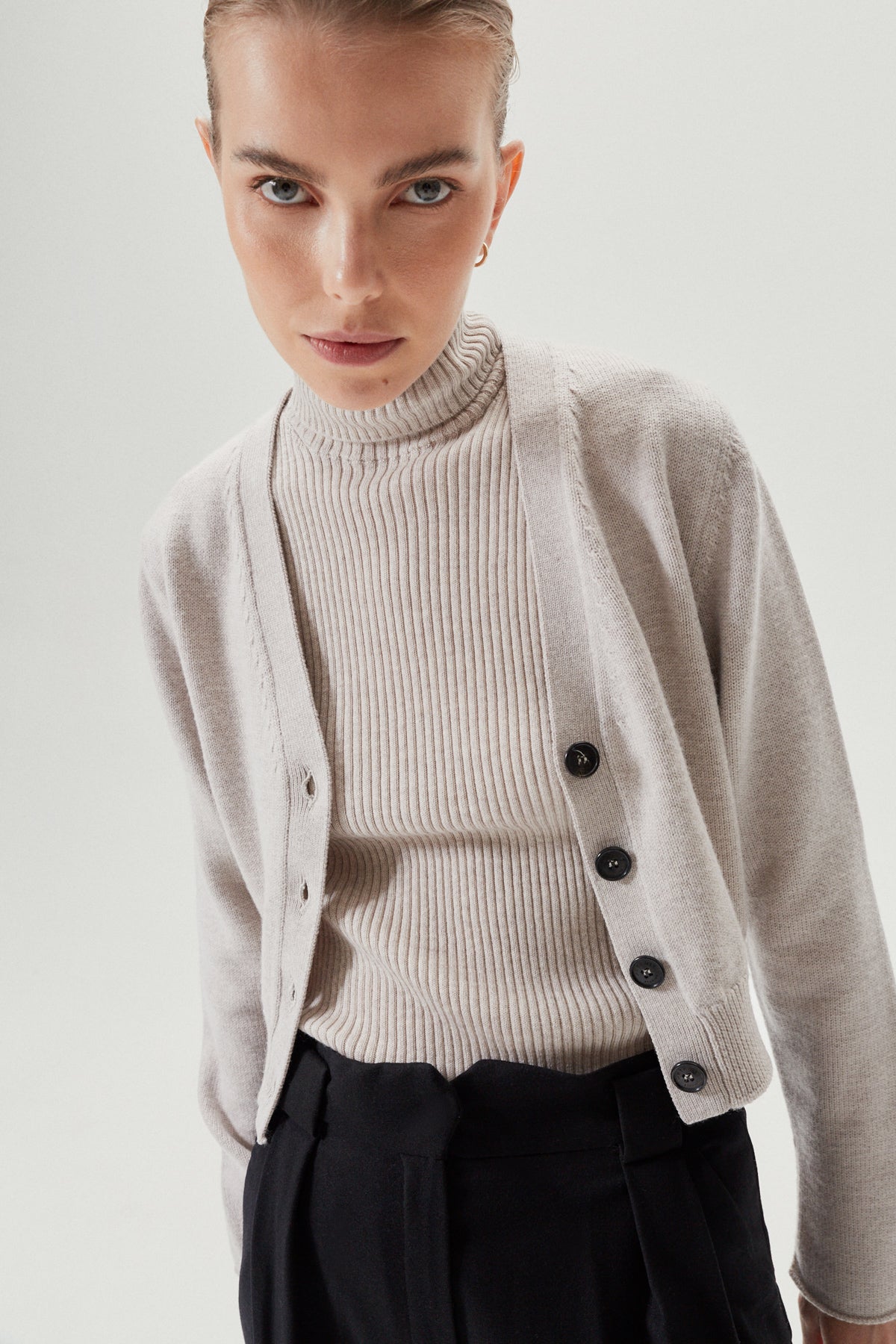 the merino wool crop cardigan greige
