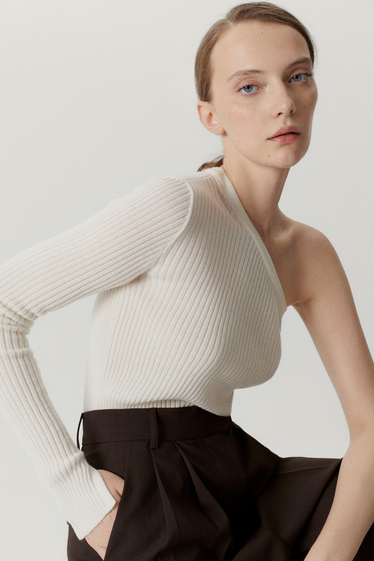 the merino wool one shoulder top snow white
