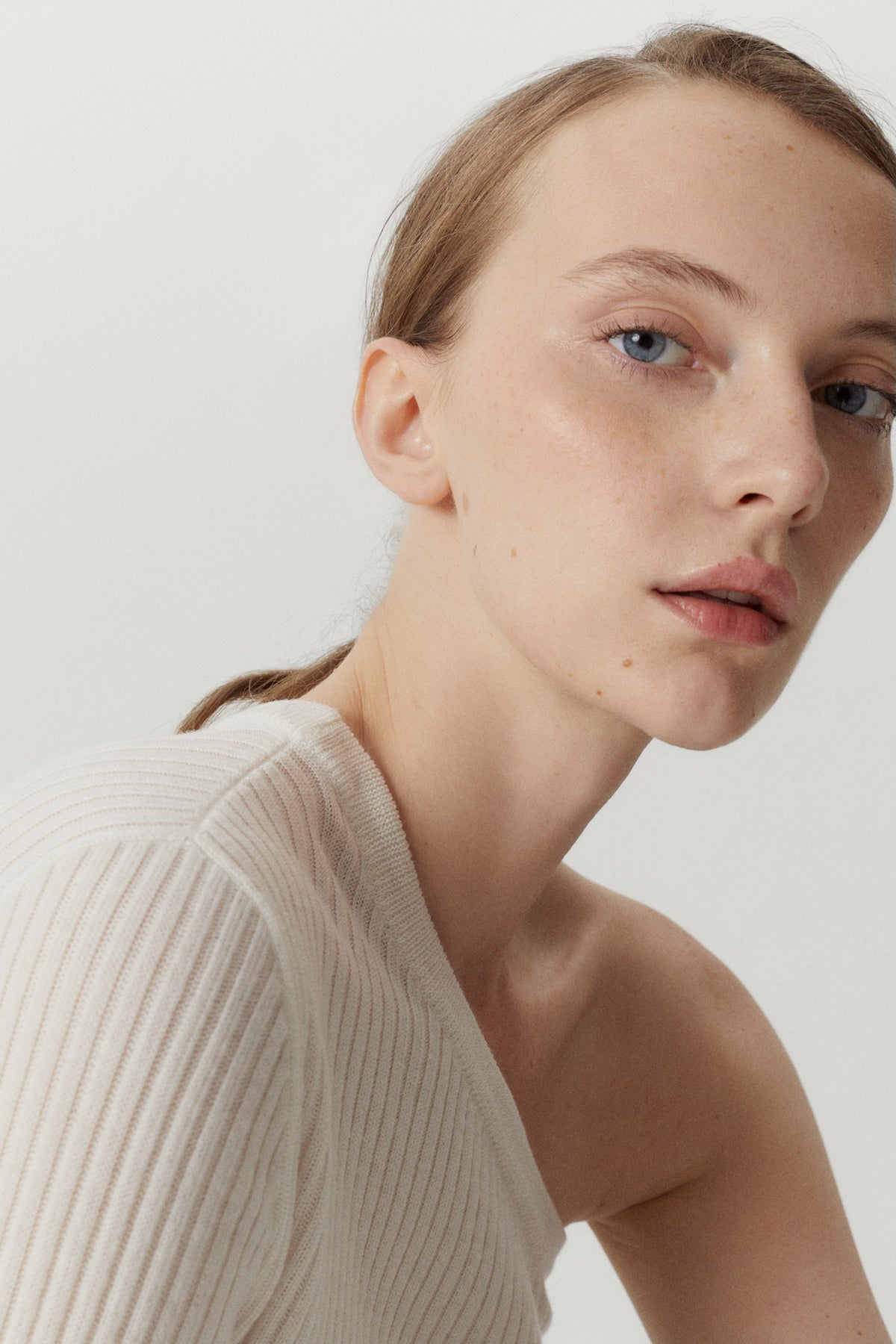 the merino wool one shoulder top snow white