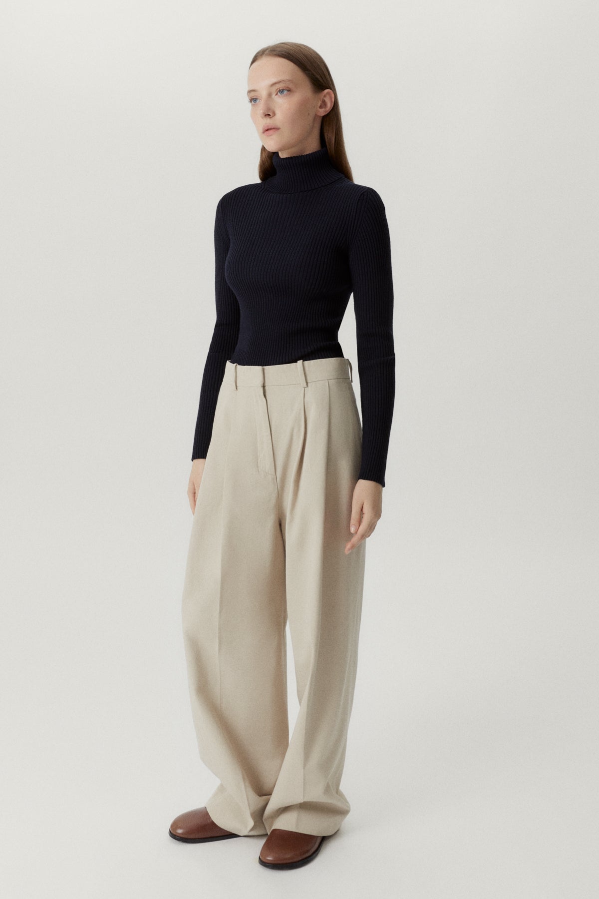 the merino wool ribbed roll neck oxford blue