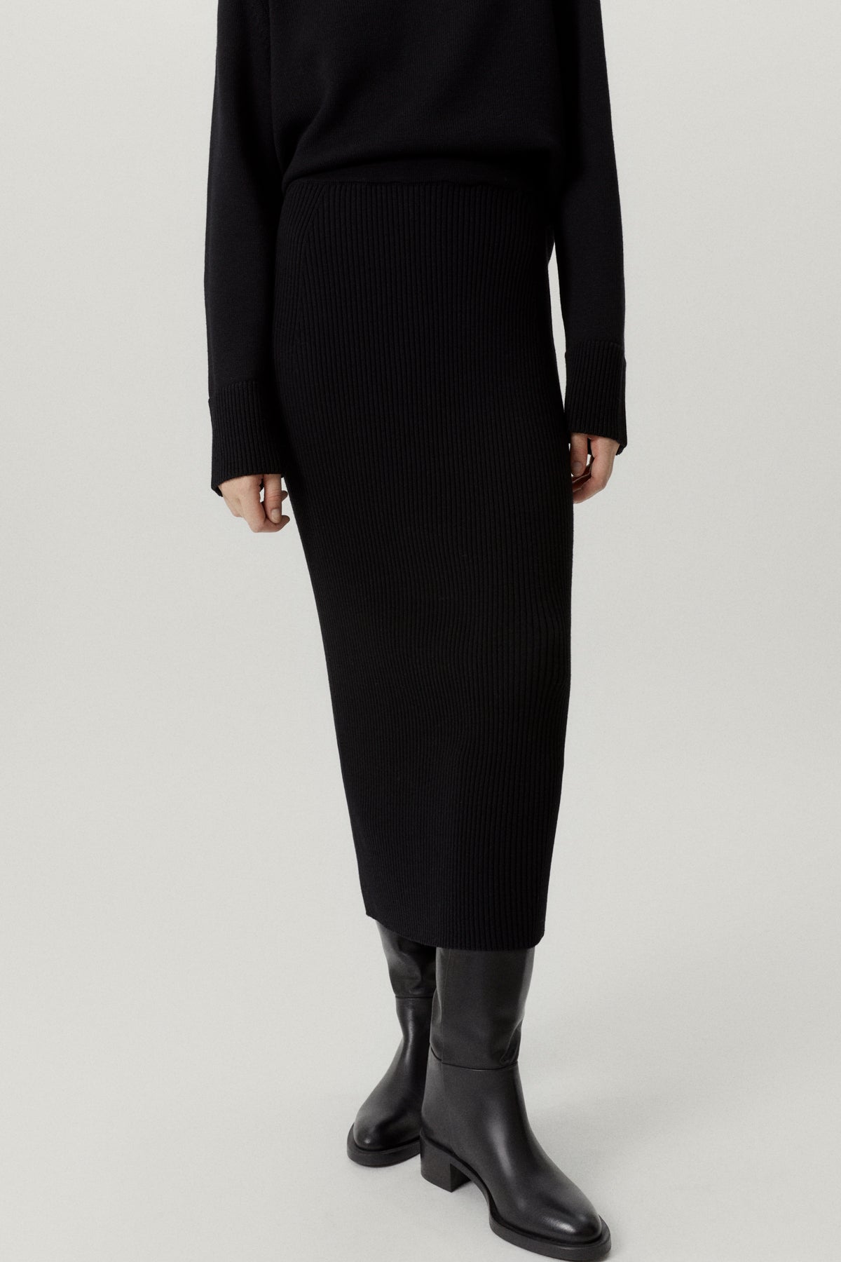 the merino wool ribbed skirt black