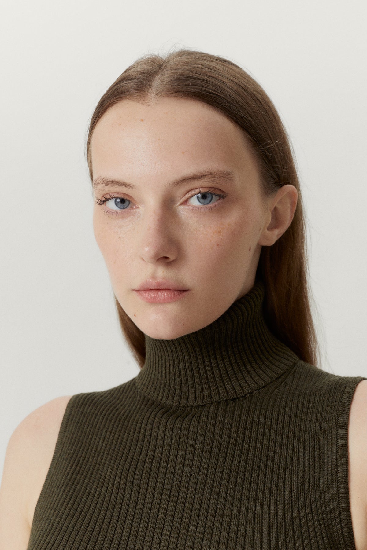 the merino wool roll neck top military green