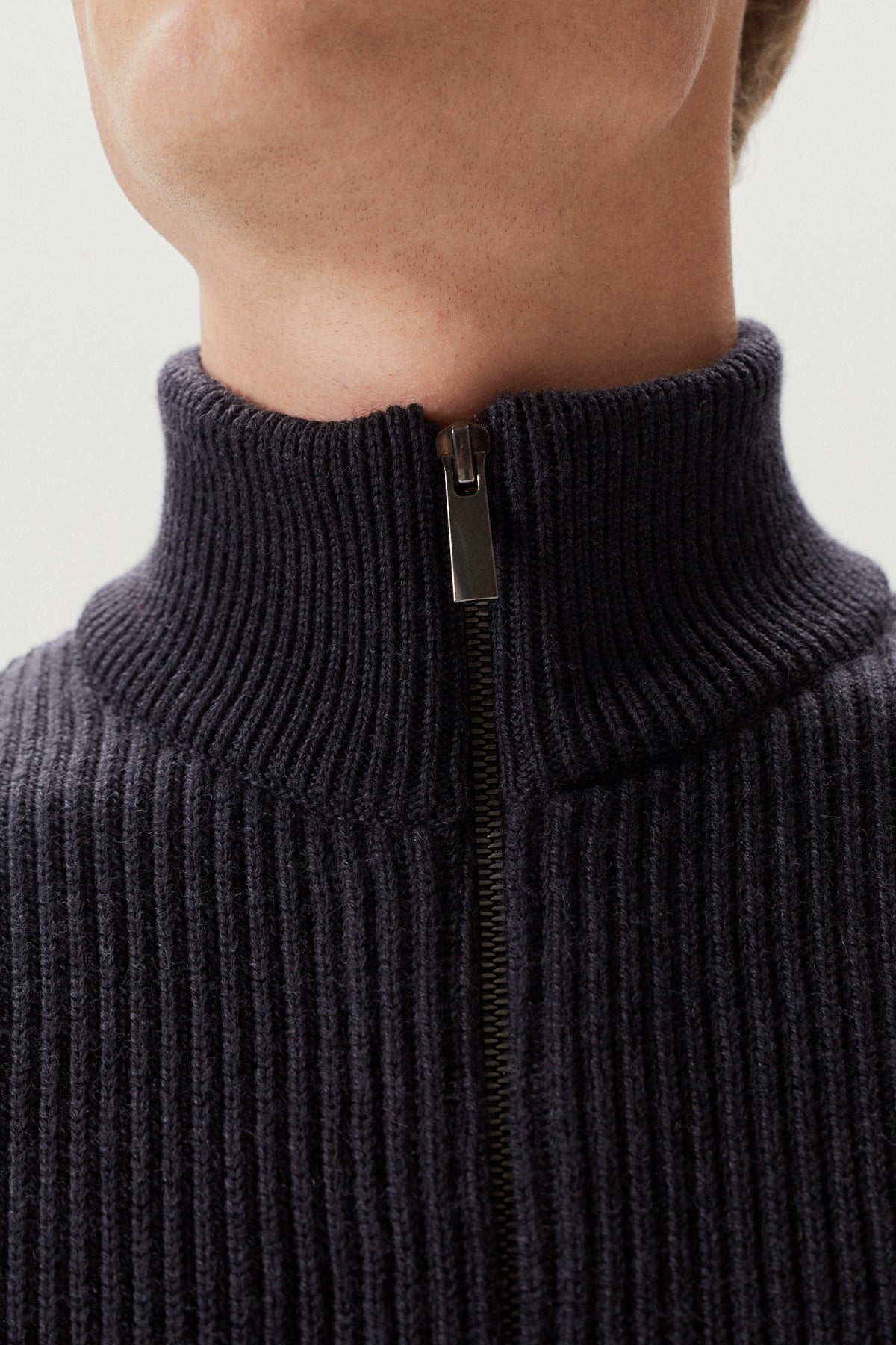 the merino wool zipped cardigan anthracite