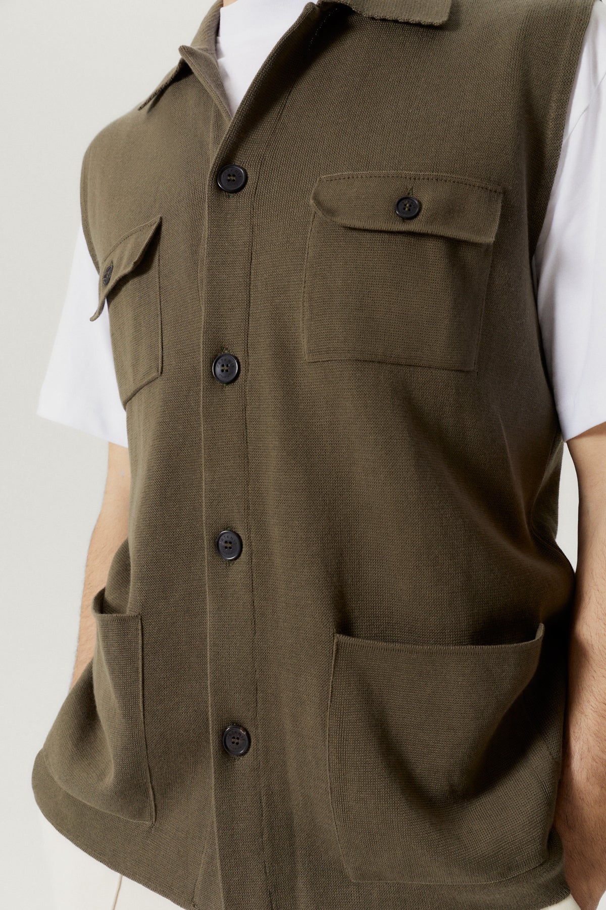 the organic cotton vest kaki green