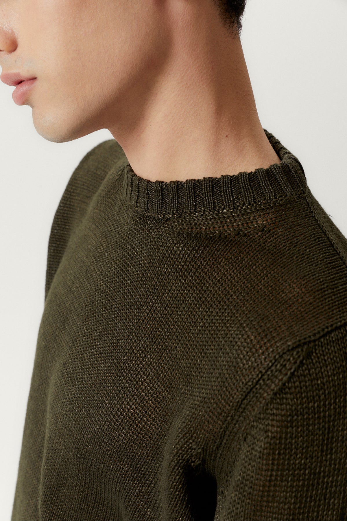 the pure linen crewneck sweater delave green