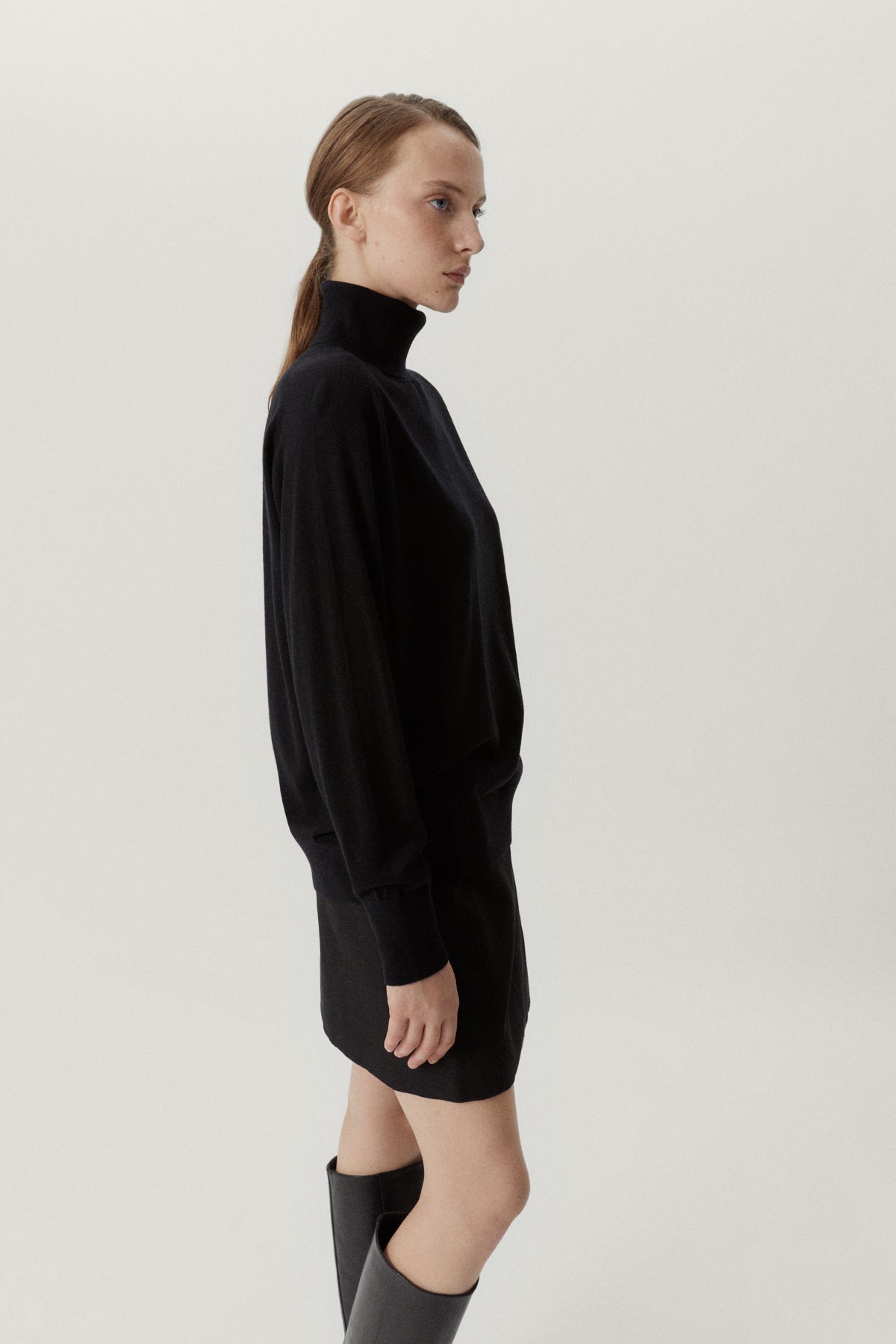 the ultrasoft wool relaxed roll neck black