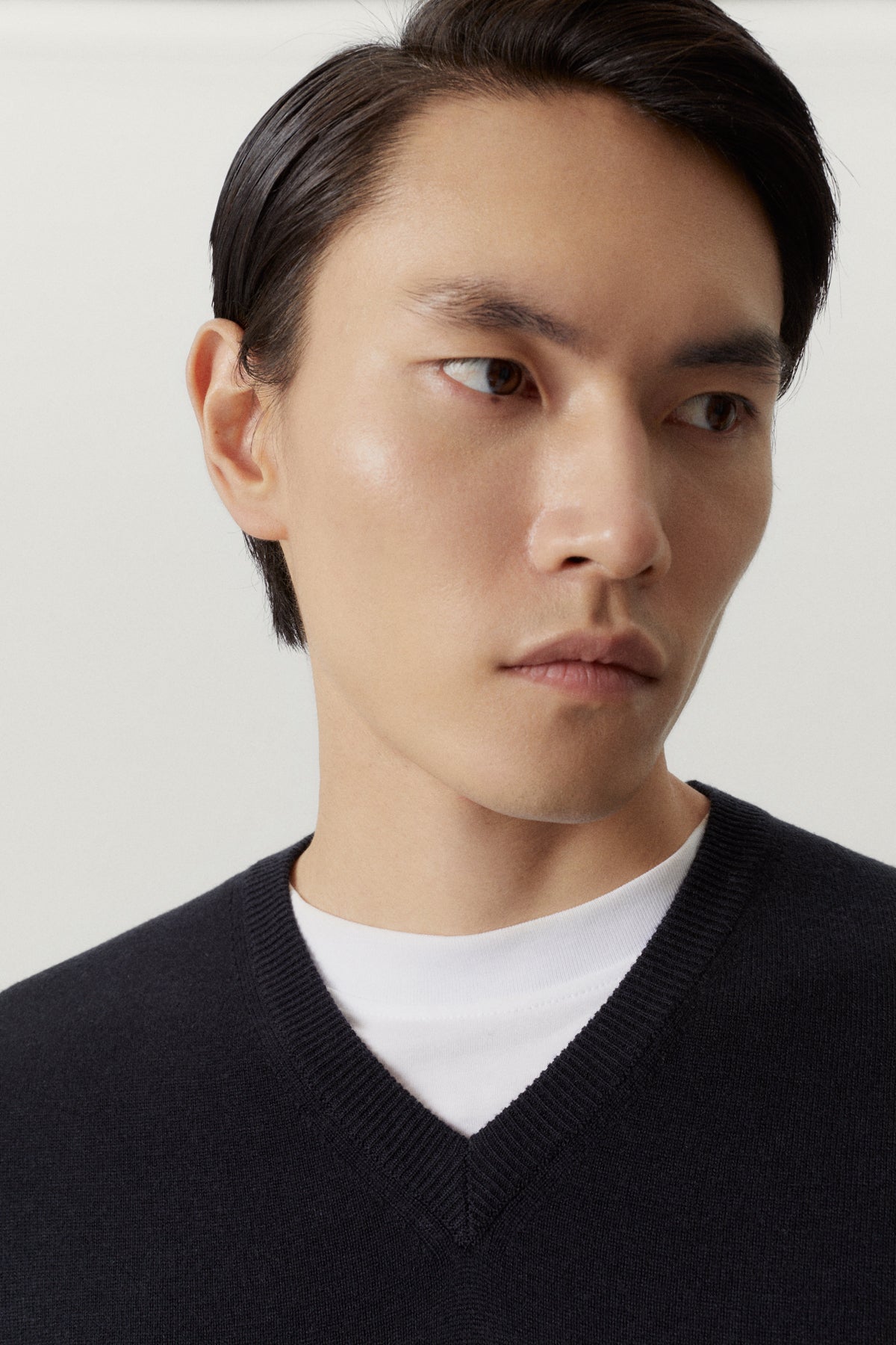 the ultrasoft v neck sweater midnight blue