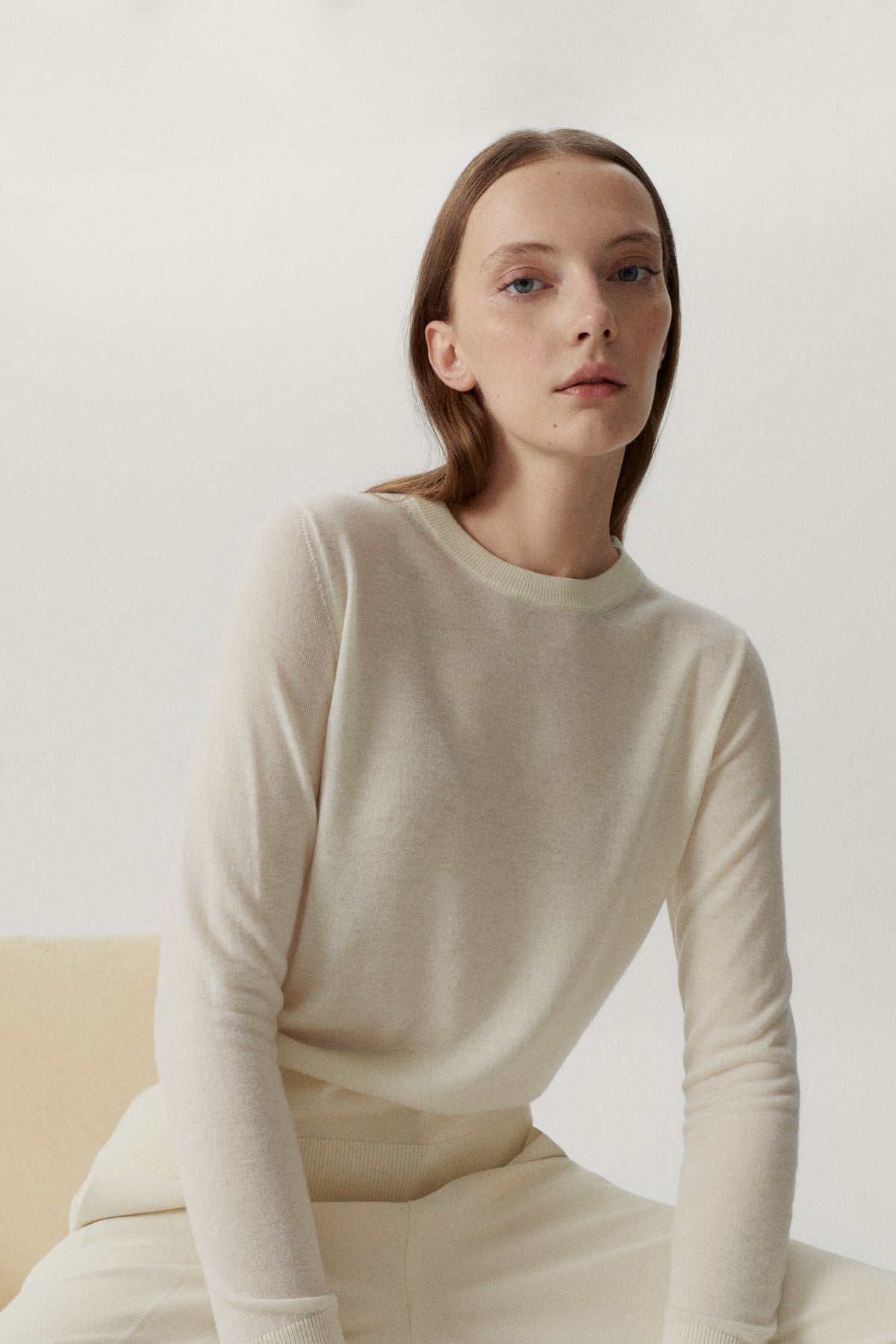 the ultrasoft wool round neck natural white