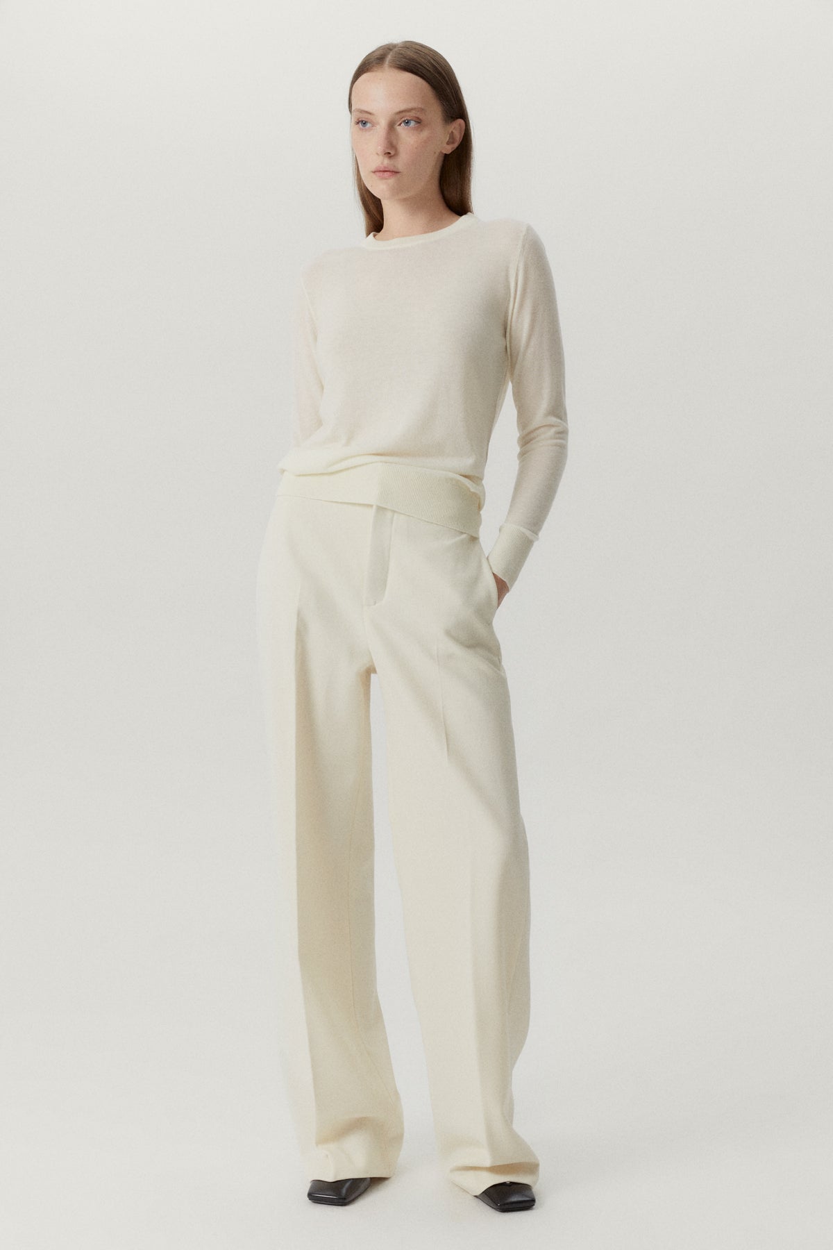 the ultrasoft wool round neck natural white