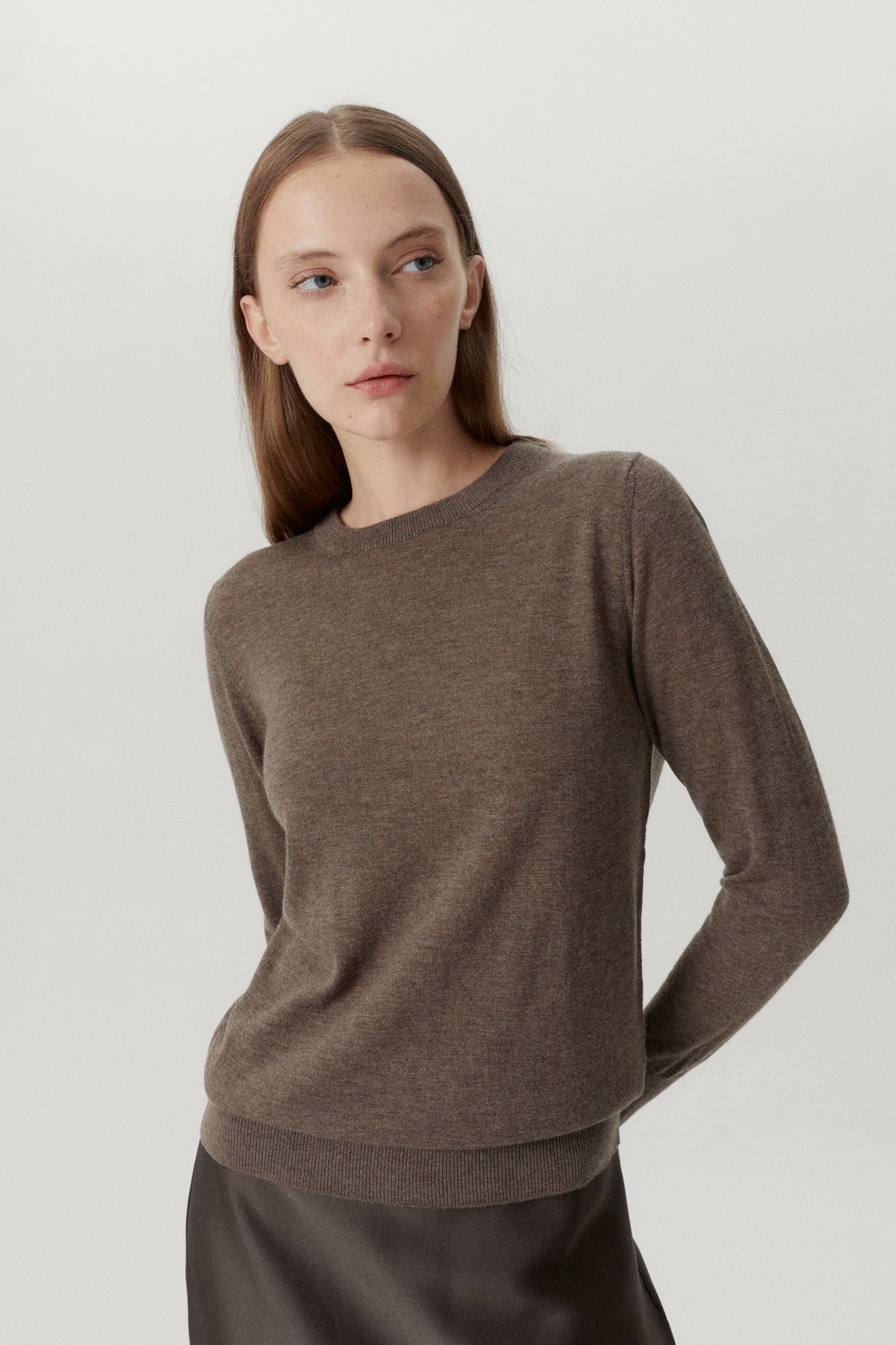 the ultrasoft wool round neck brown melange