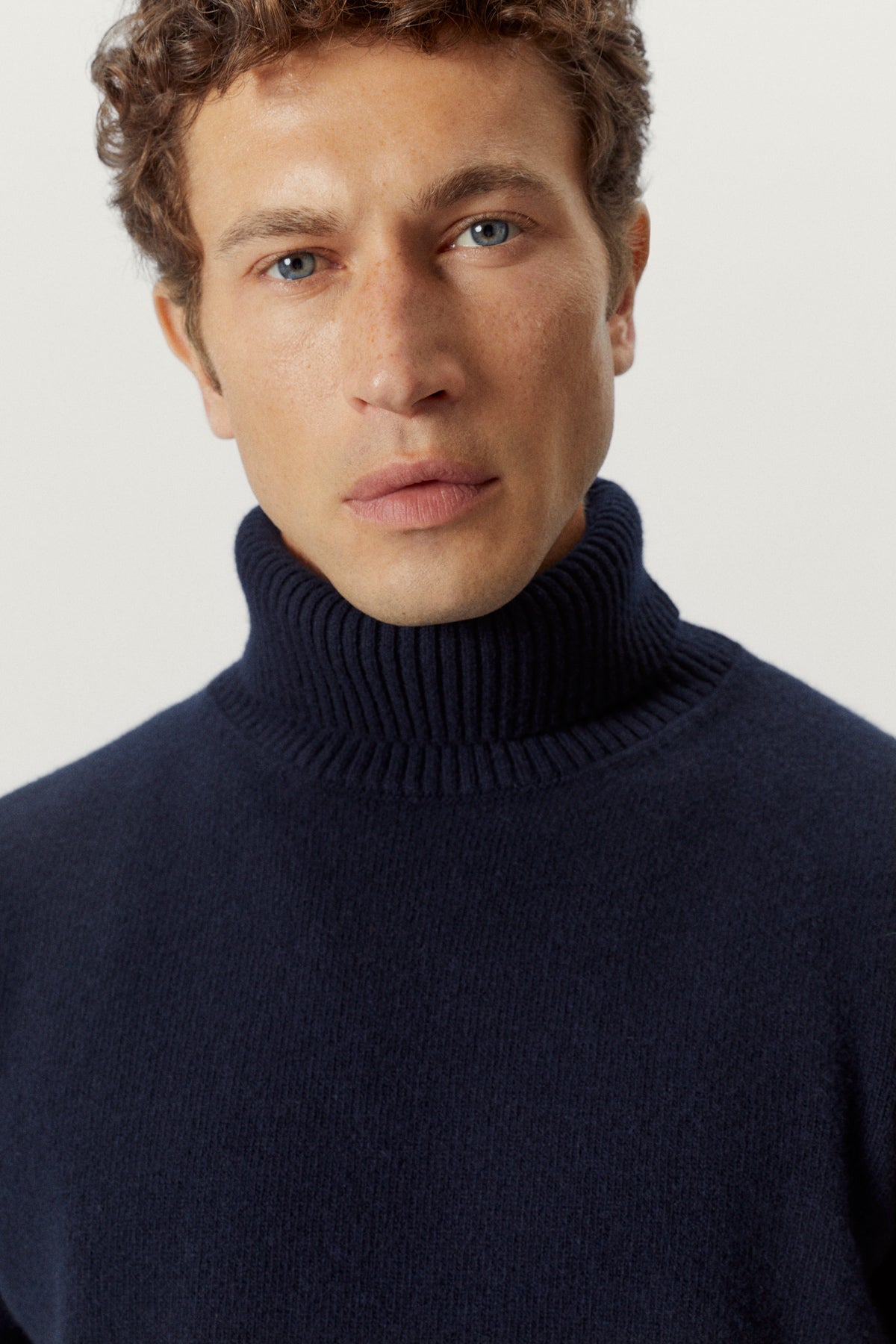 the woolen roll neck blue navy