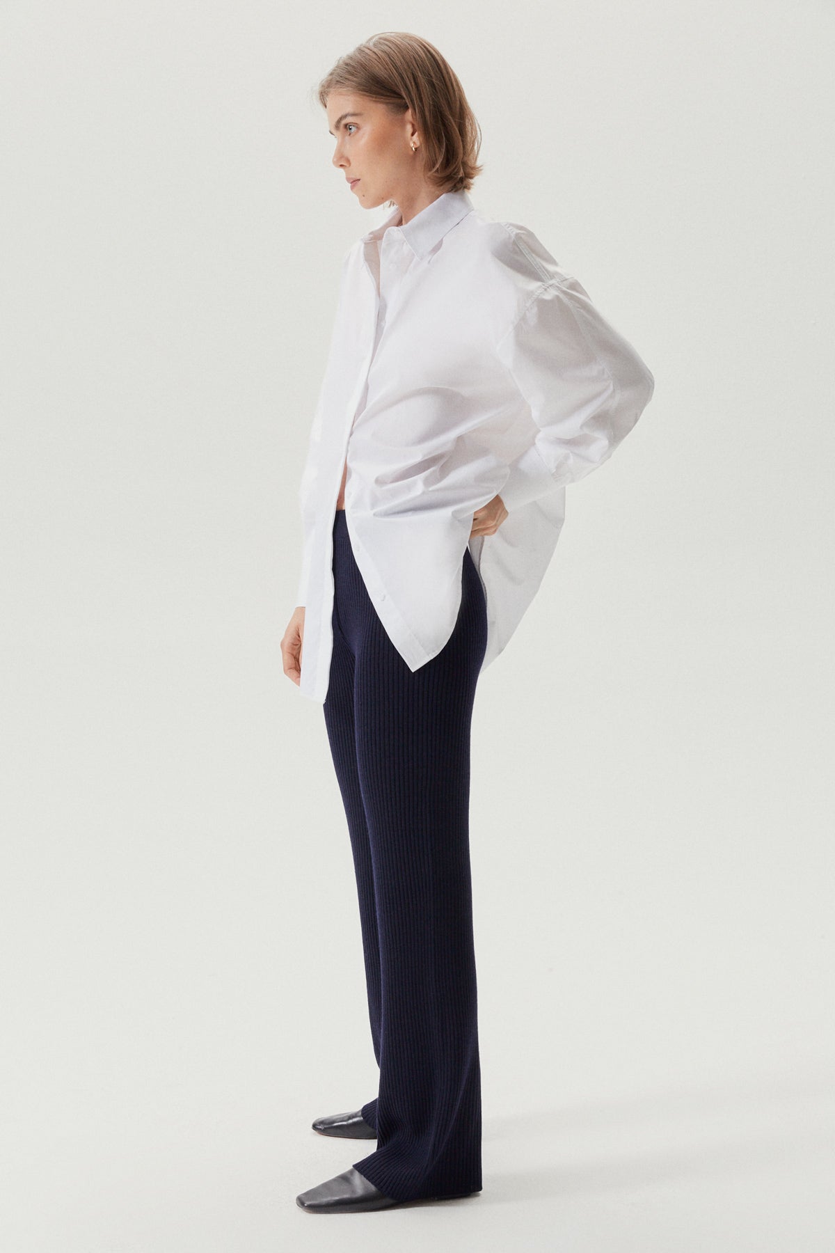 the merino wool ribbed pants x oxford blue