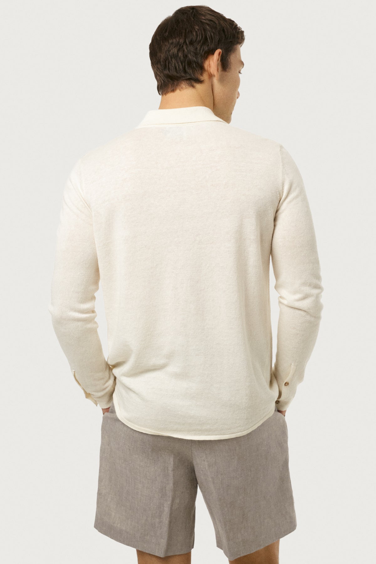 La chemise en tricot en coton en lin