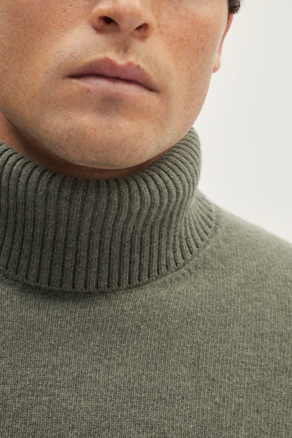 Rollkragenpullover aus Wolle