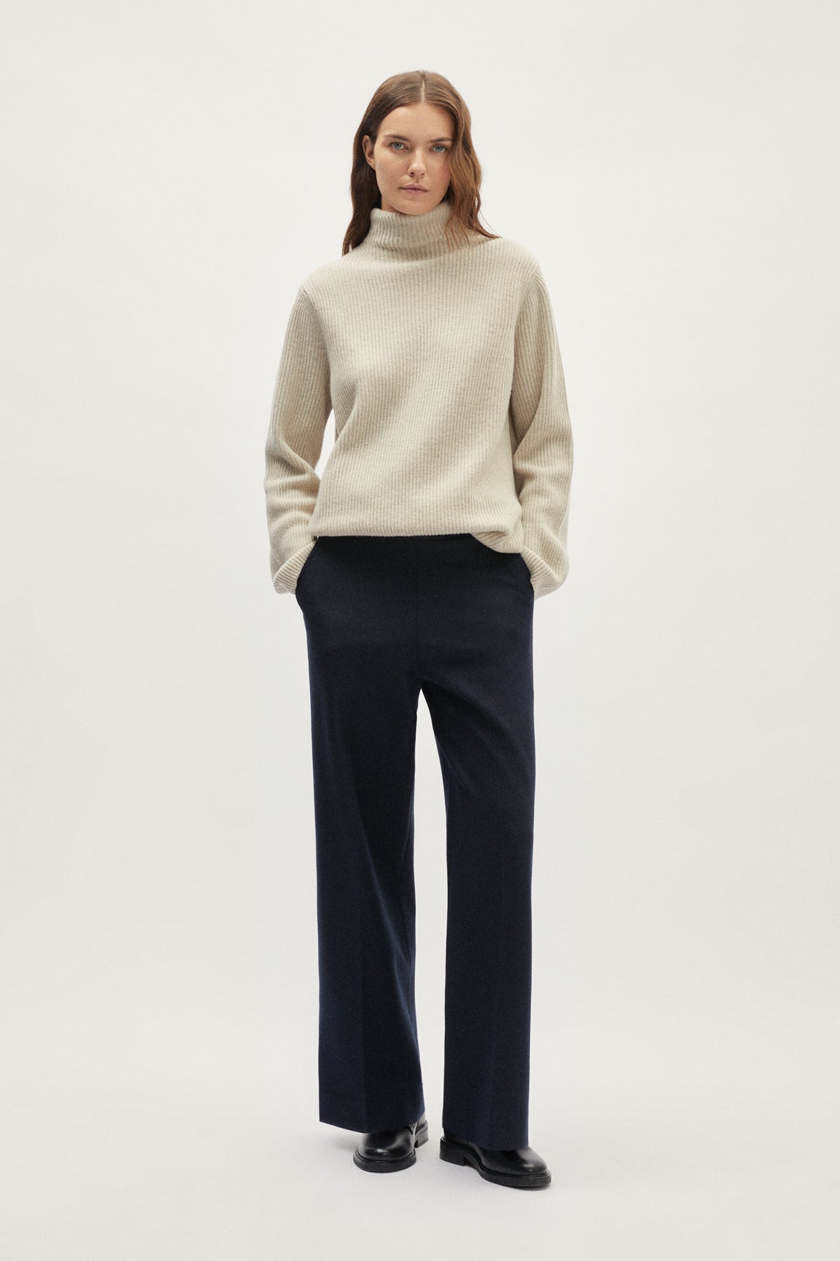 The Woolen Sleek High-neck - ecru