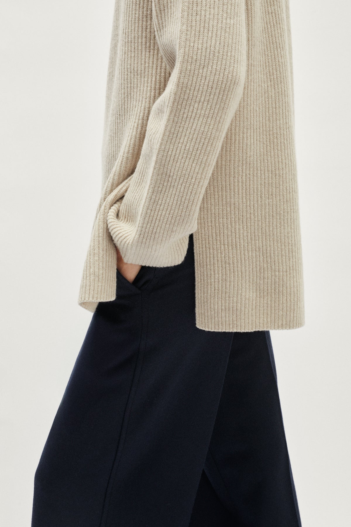 The Woolen Sleek High-neck - ecru