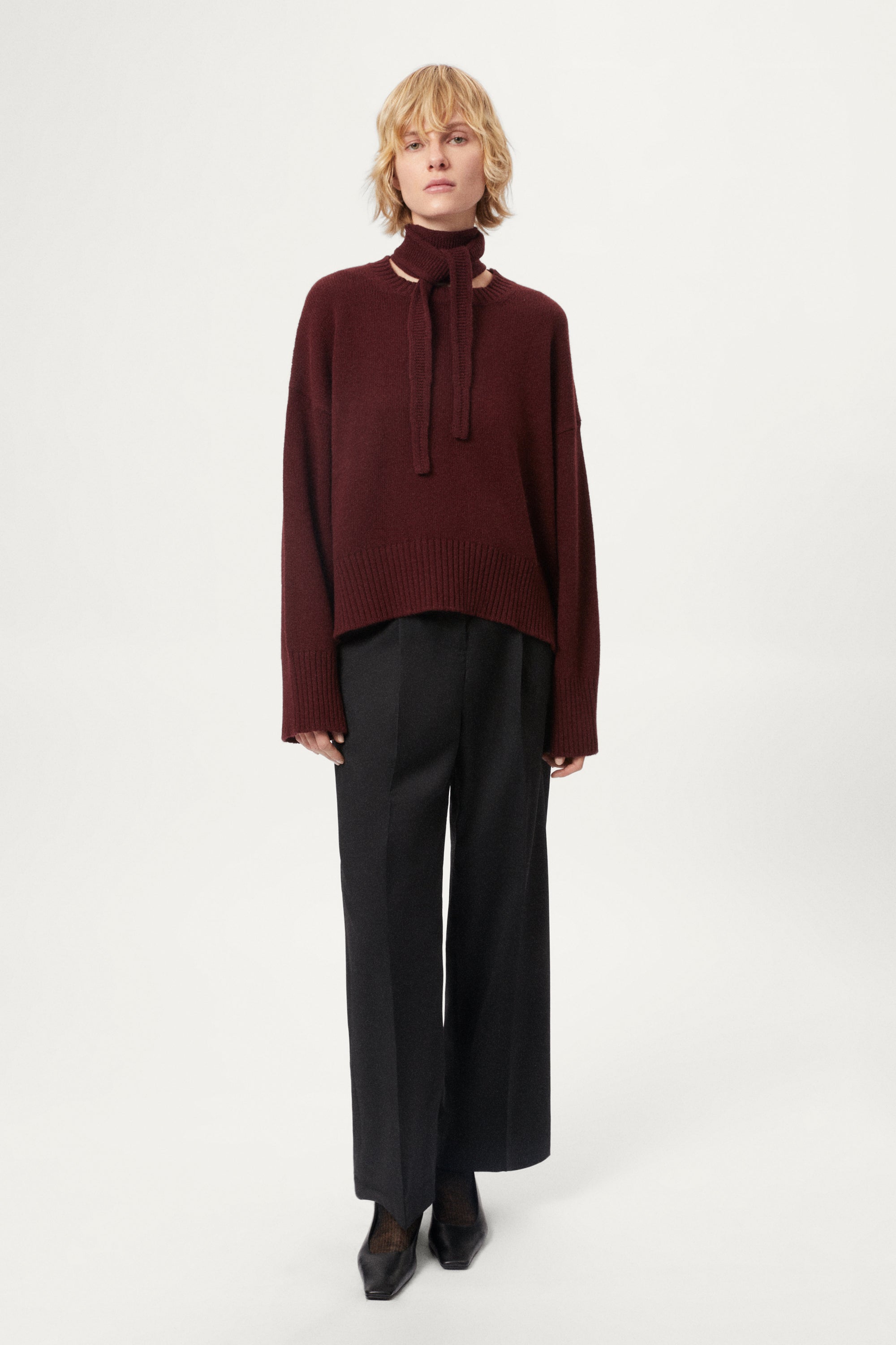 woman wearing a burgundy Woolen Mini Scarf 