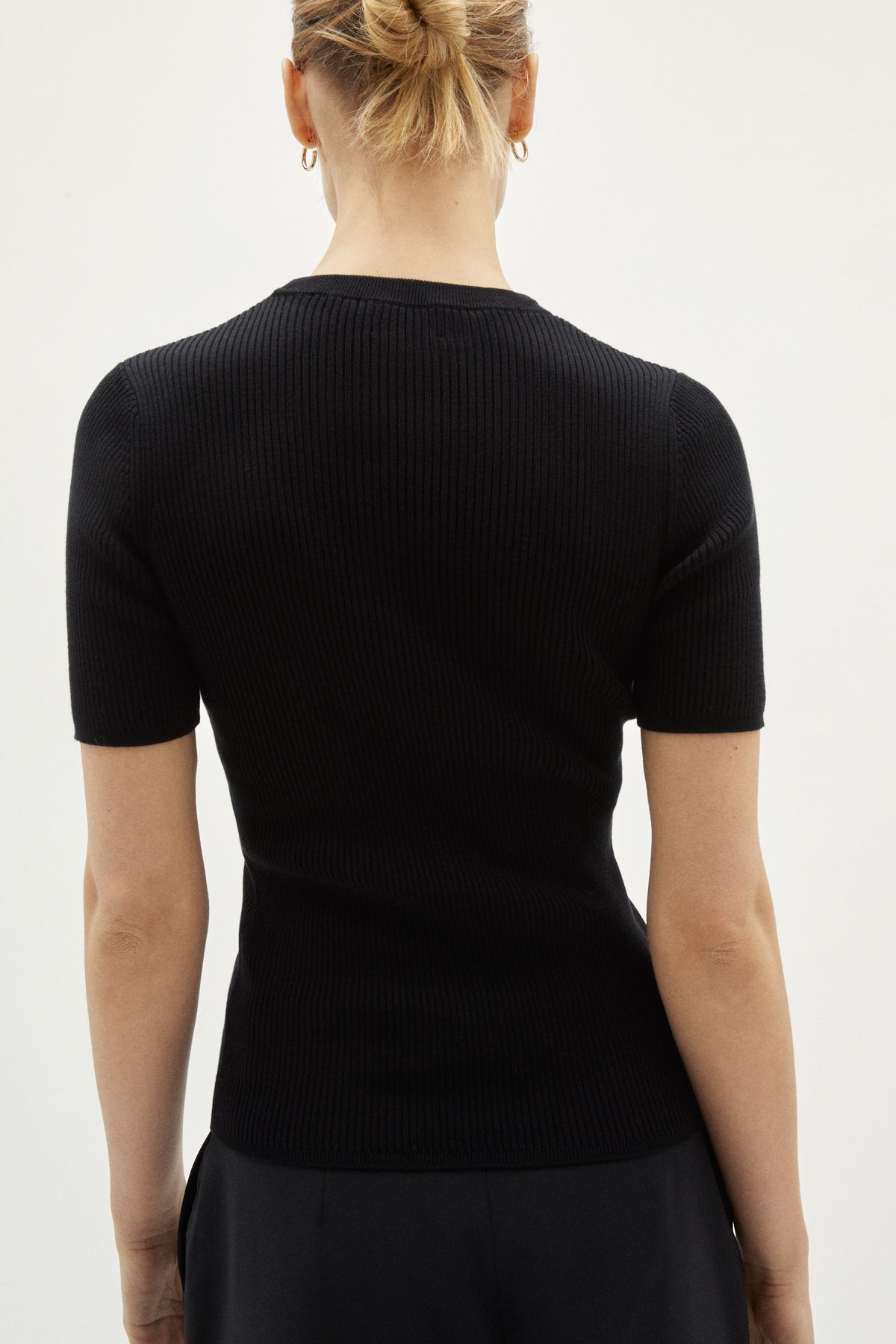 the organic cotton ribbed tee black