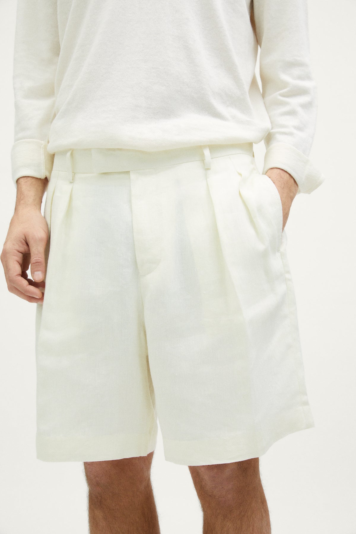 The Linen Twill Bermuda Shorts - white