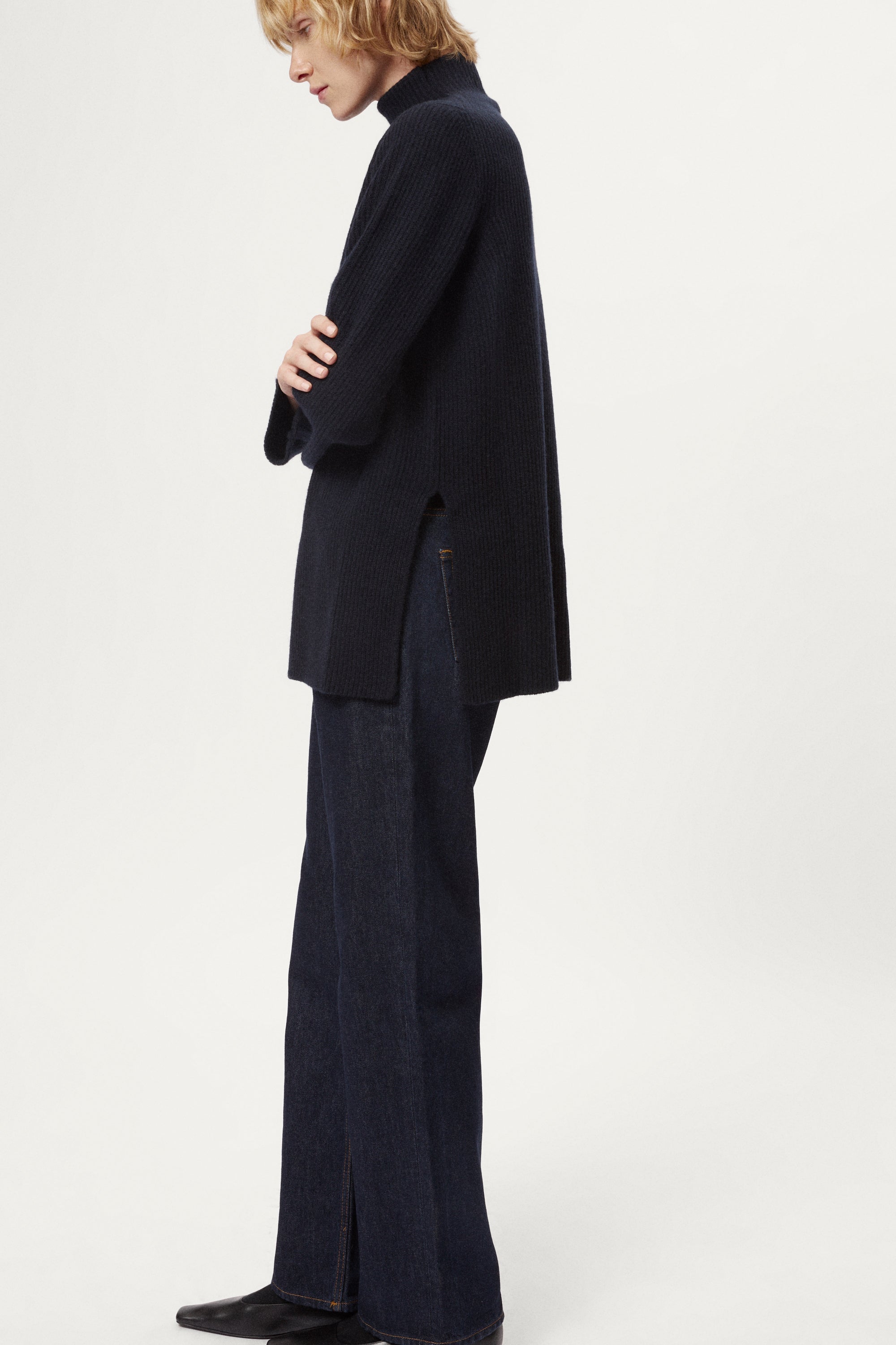 Maglia con Spacchi in Lana Cardata