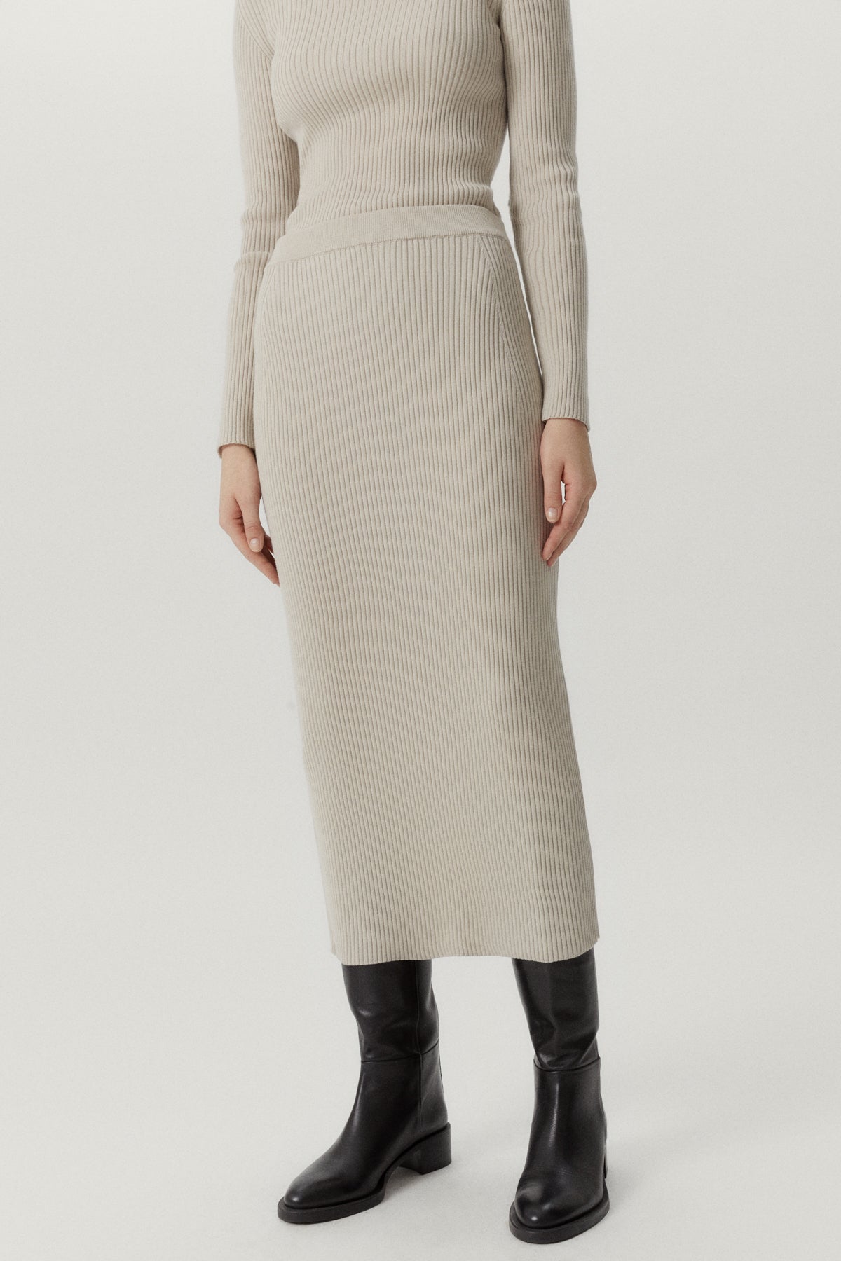 the merino wool ribbed skirt pearl