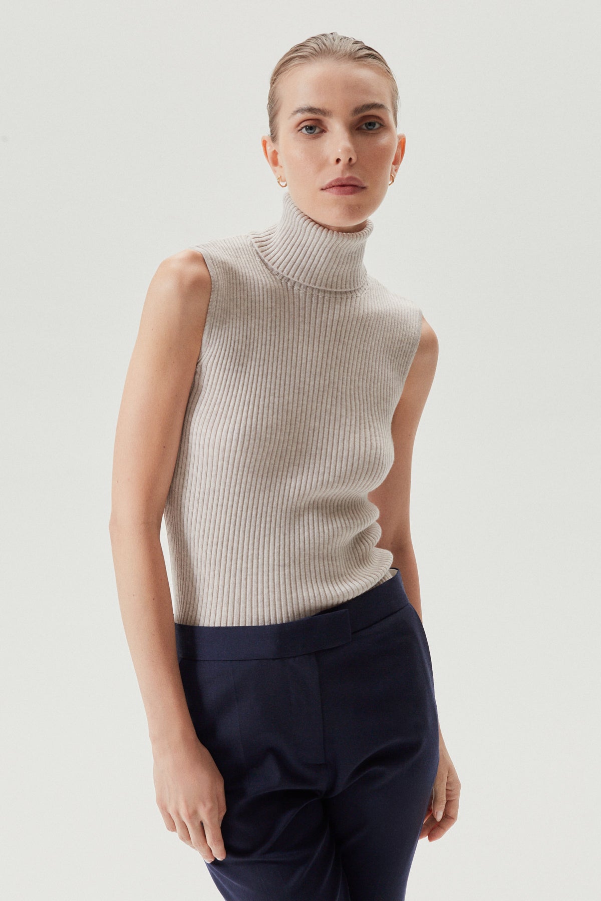 the merino wool roll neck top greige