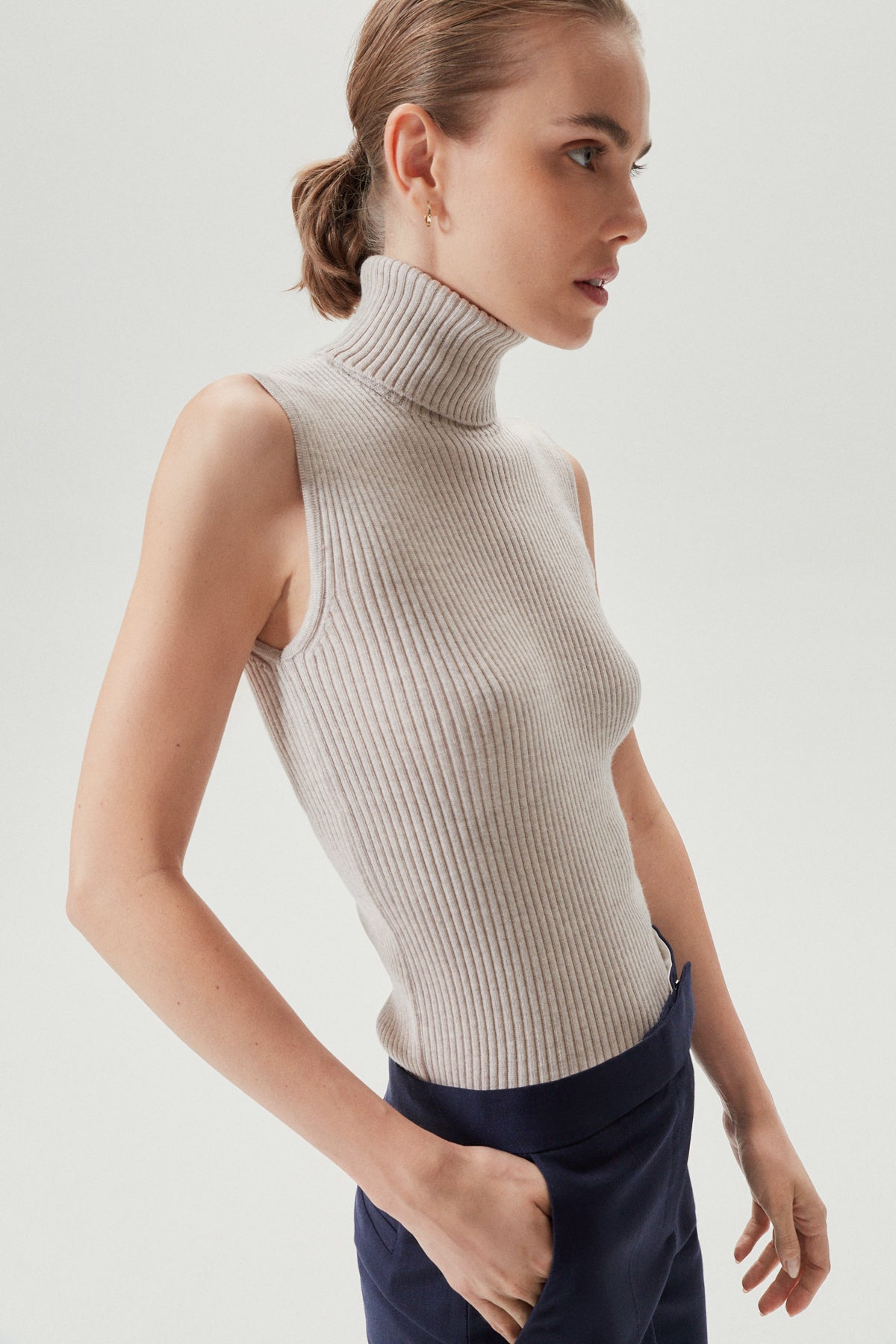 the merino wool roll neck top greige