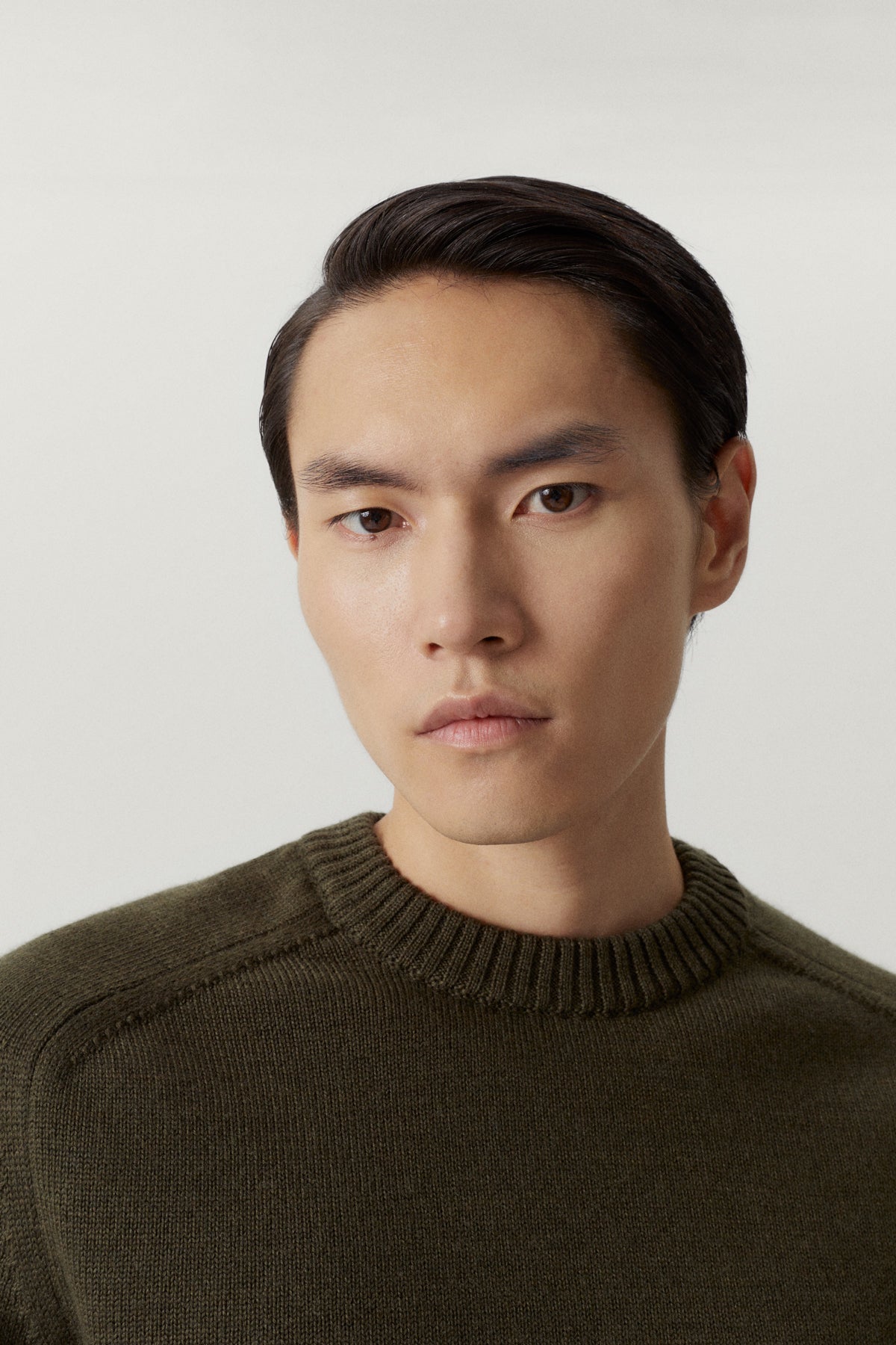 the merino wool saddle shoulder sweater military green