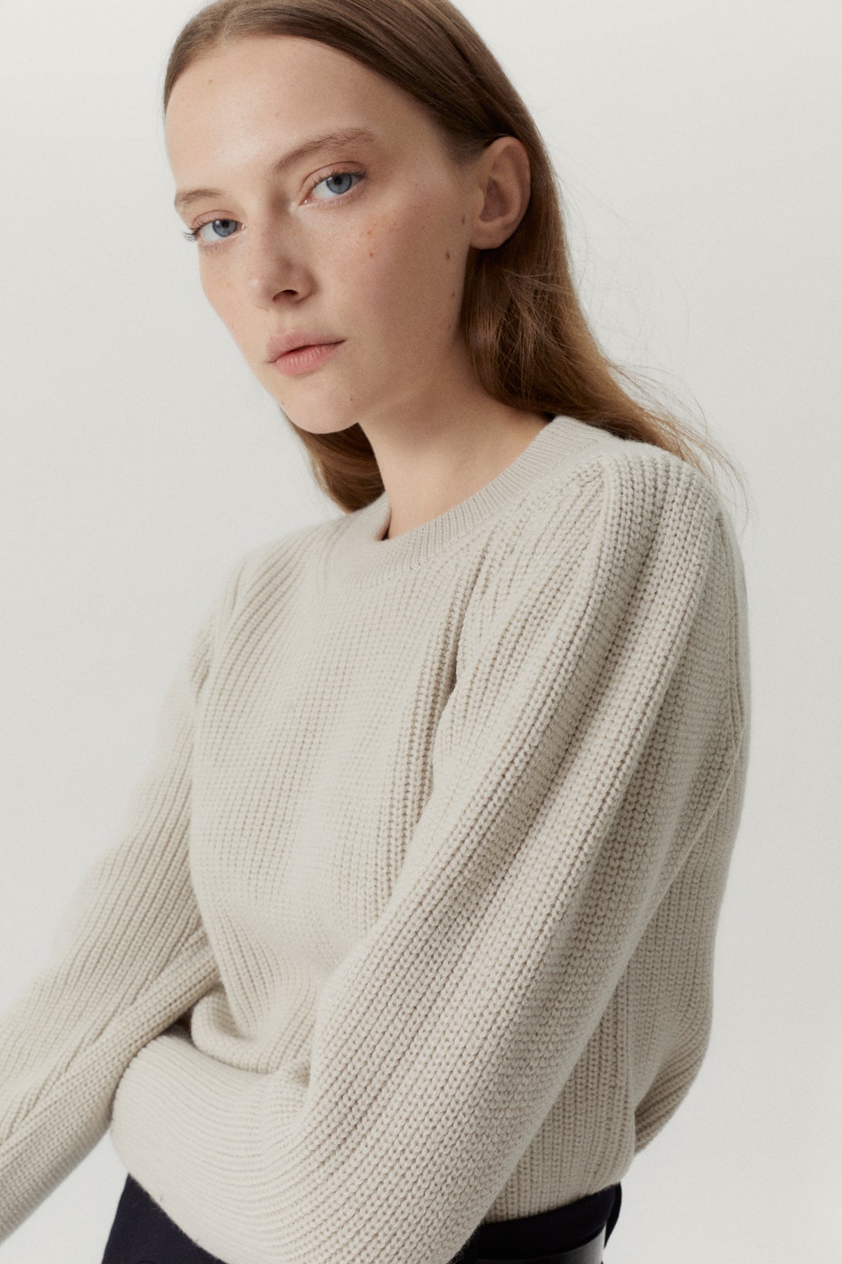 the merino wool sweater with pinces pearl