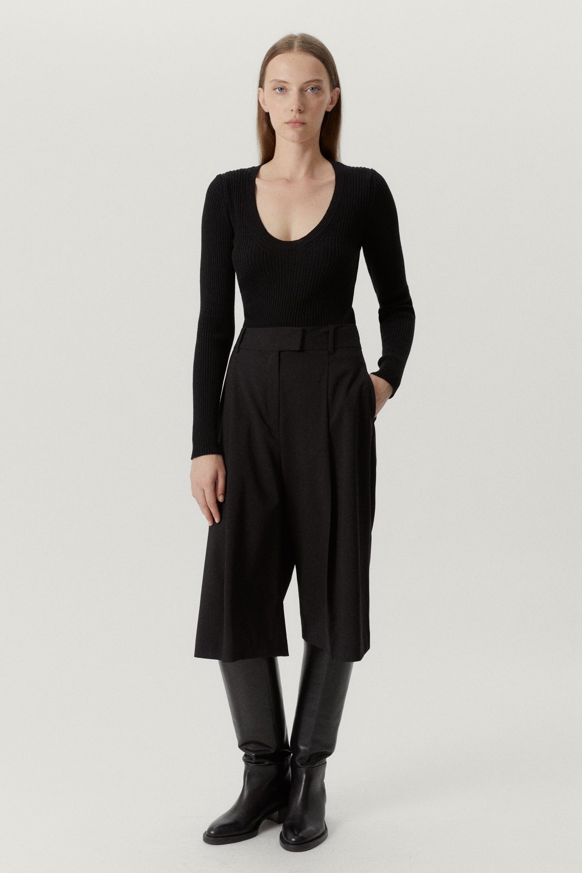 the merino wool u neck sweater black