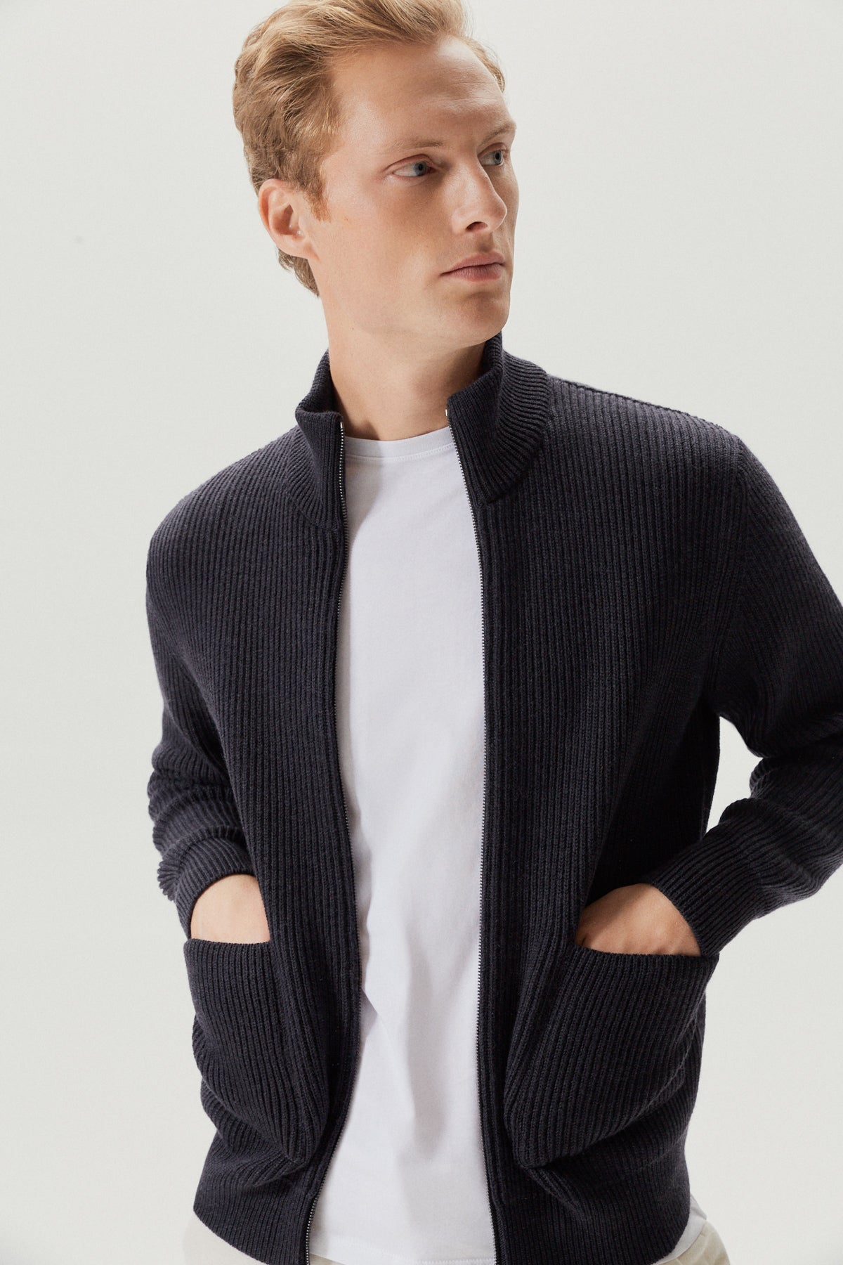 the merino wool zipped cardigan anthracite