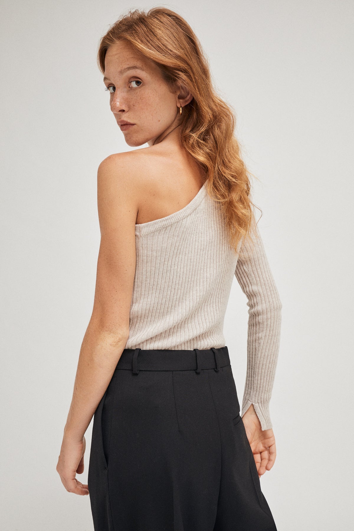 the merino wool one shoulder top greige