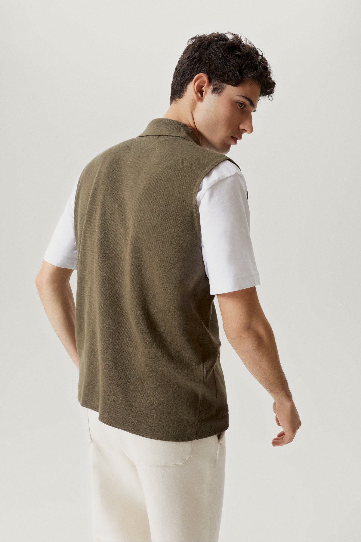 the organic cotton vest kaki green