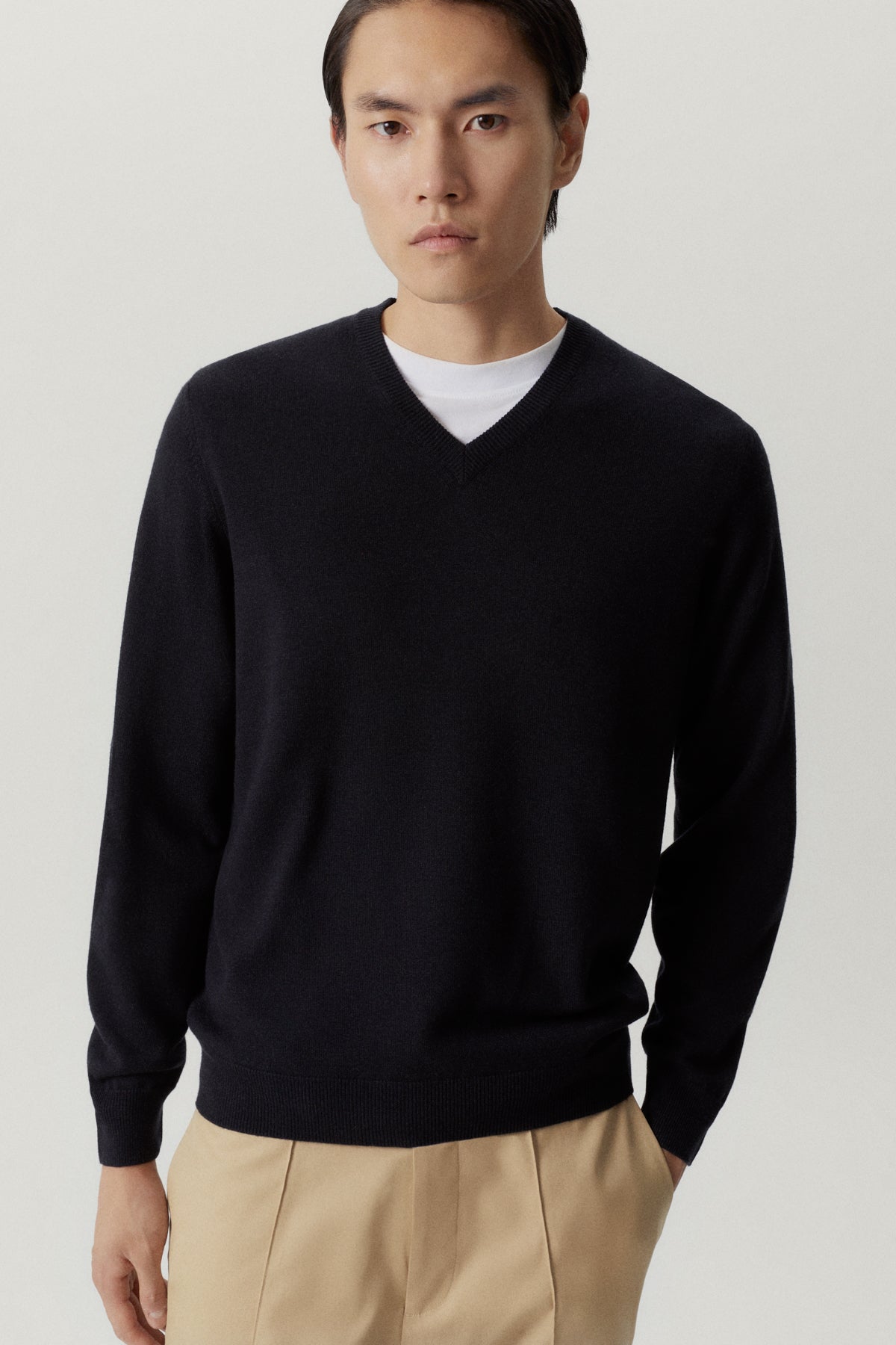 the ultrasoft v neck sweater midnight blue