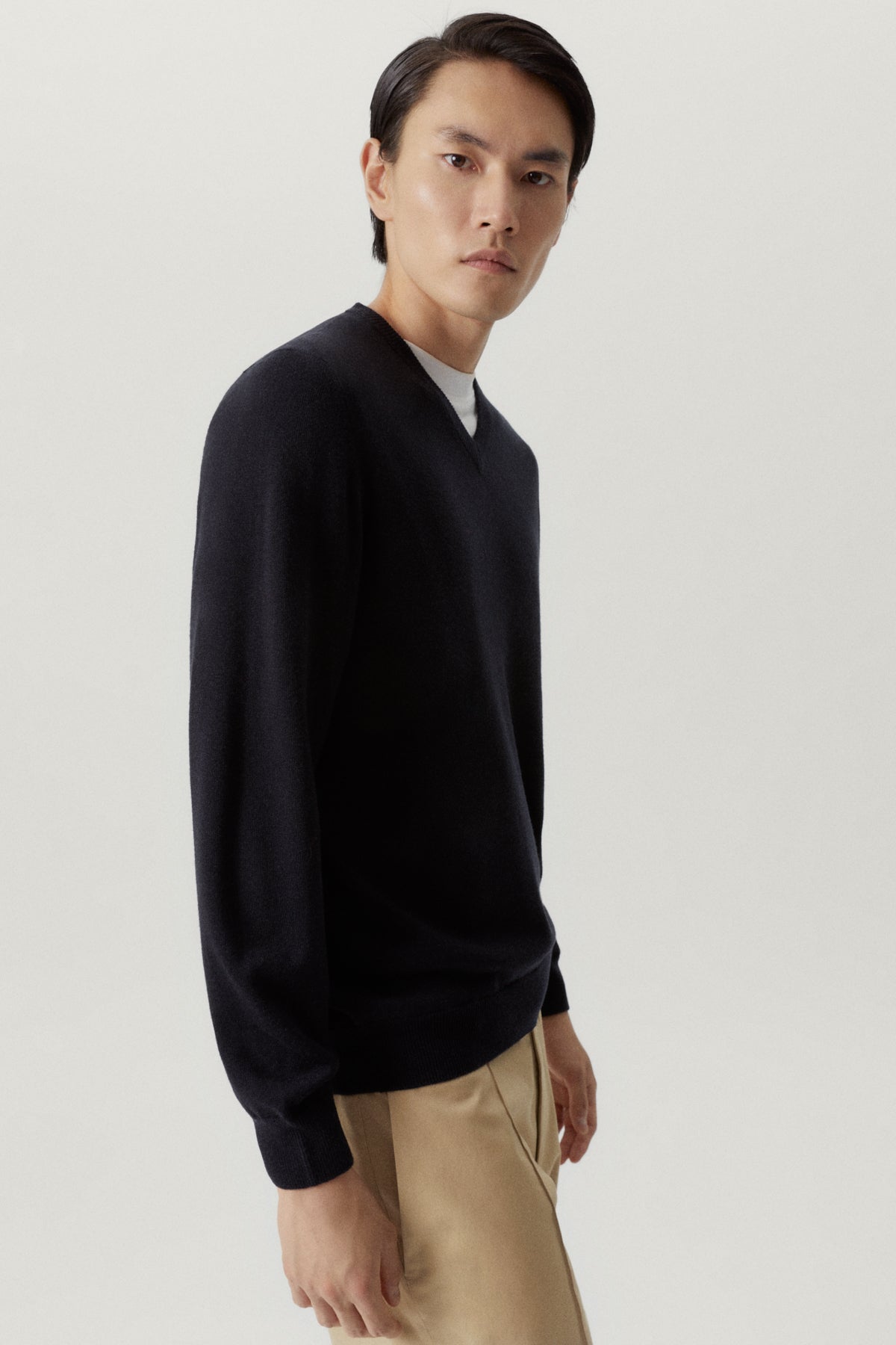 the ultrasoft v neck sweater midnight blue