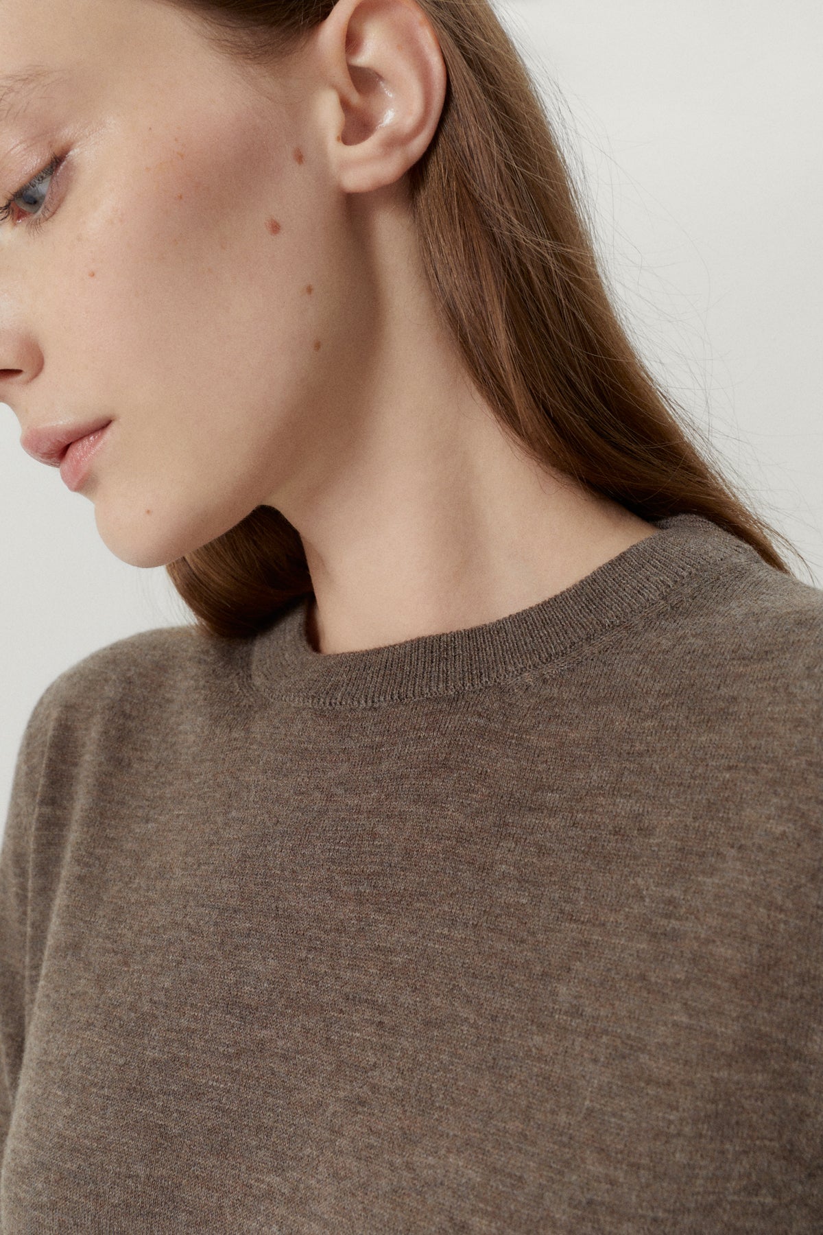 the ultrasoft wool round neck brown melange