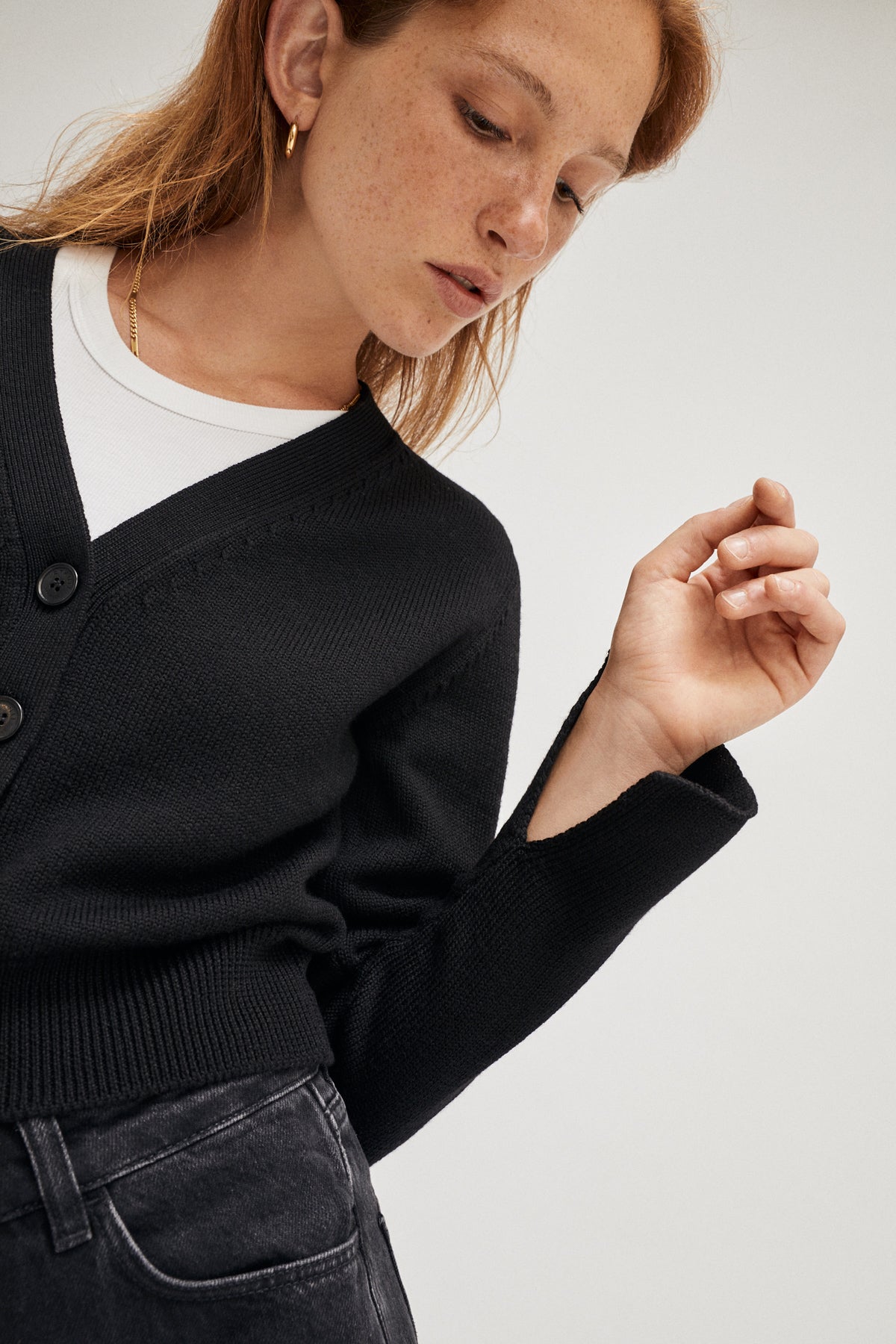 the merino wool crop cardigan black