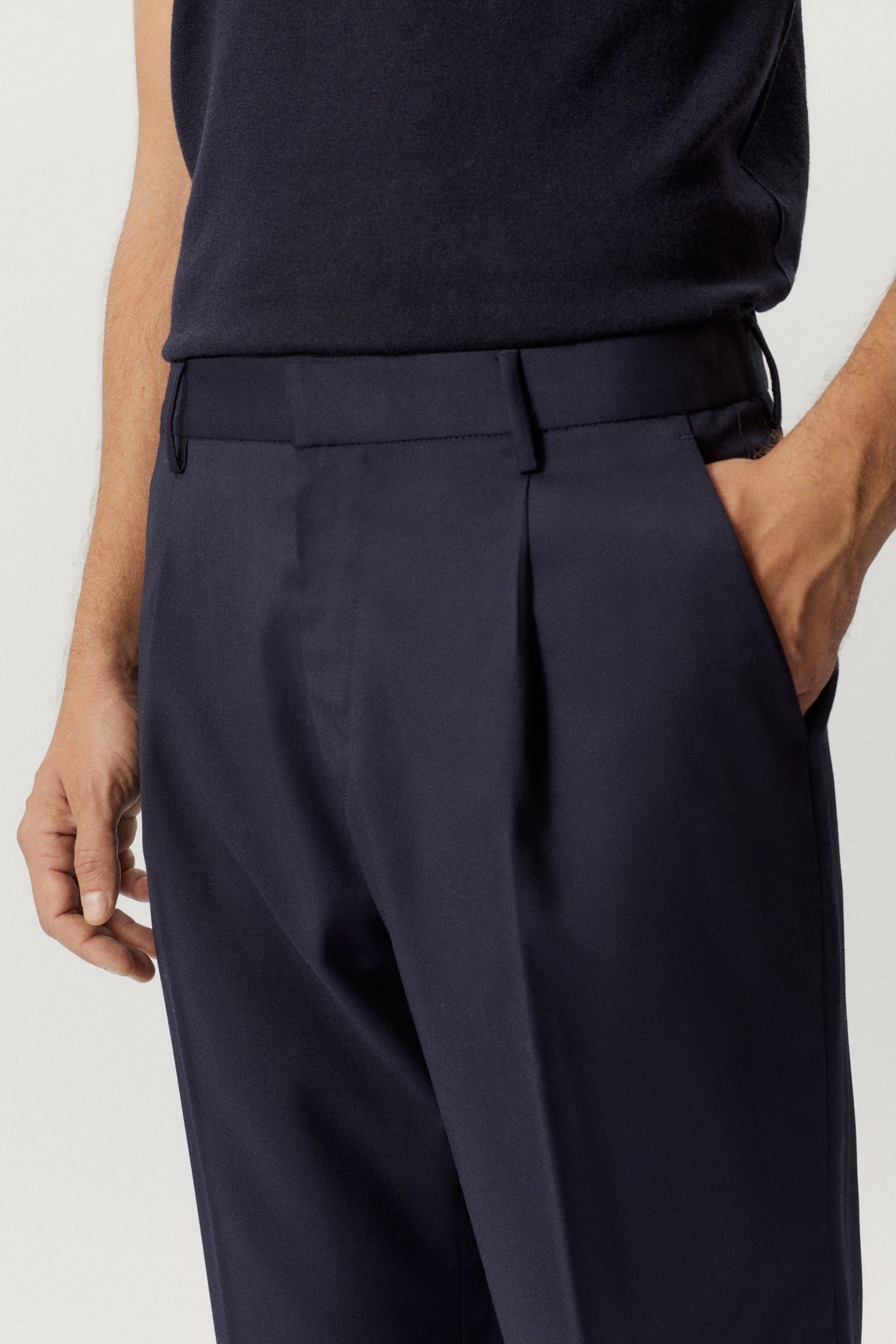 the wool tailored pants with pinces blue navy